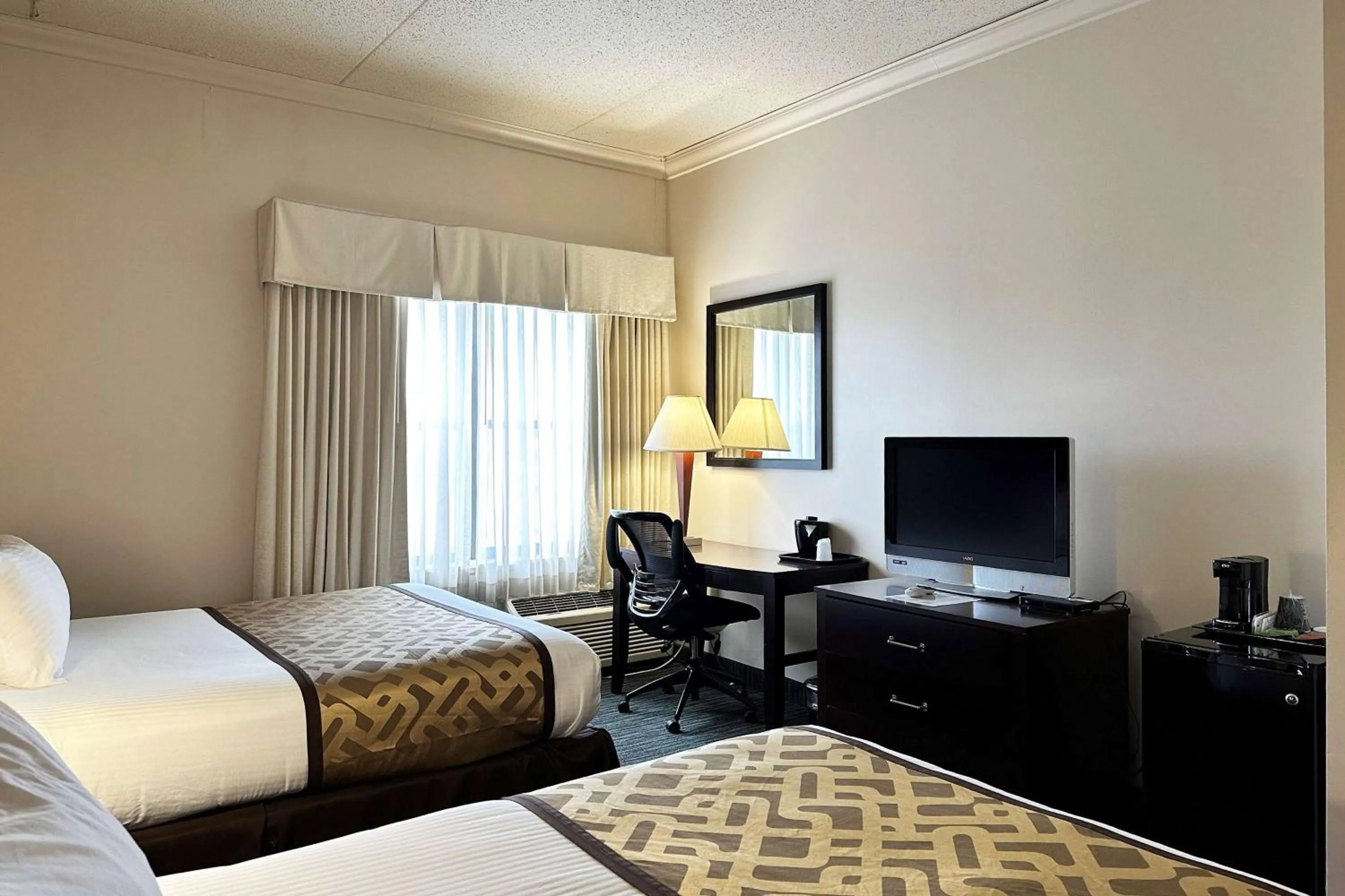 Photo of the whole room, Bed in Chicago South Loop Hotel