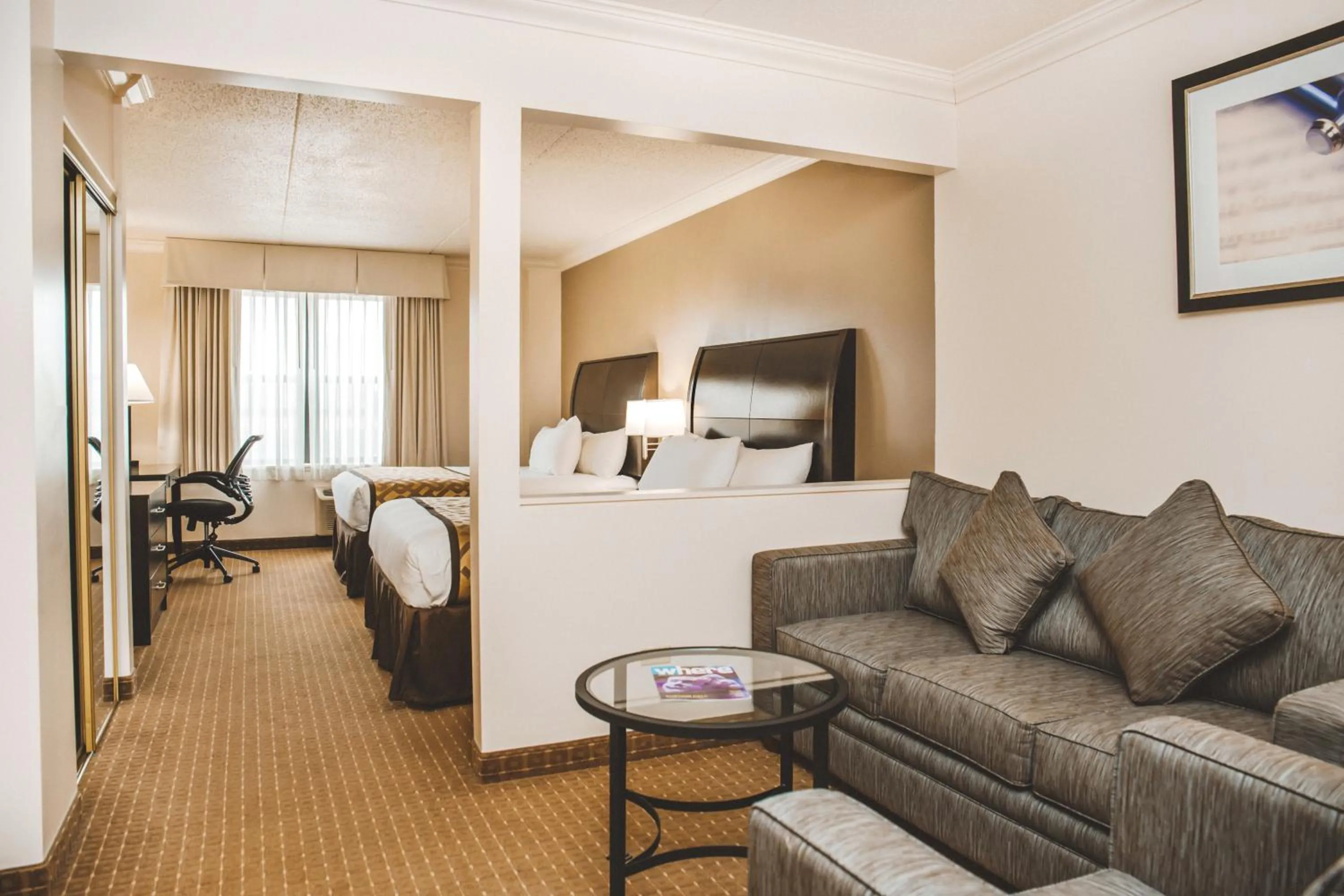 Photo of the whole room, Bed in Chicago South Loop Hotel