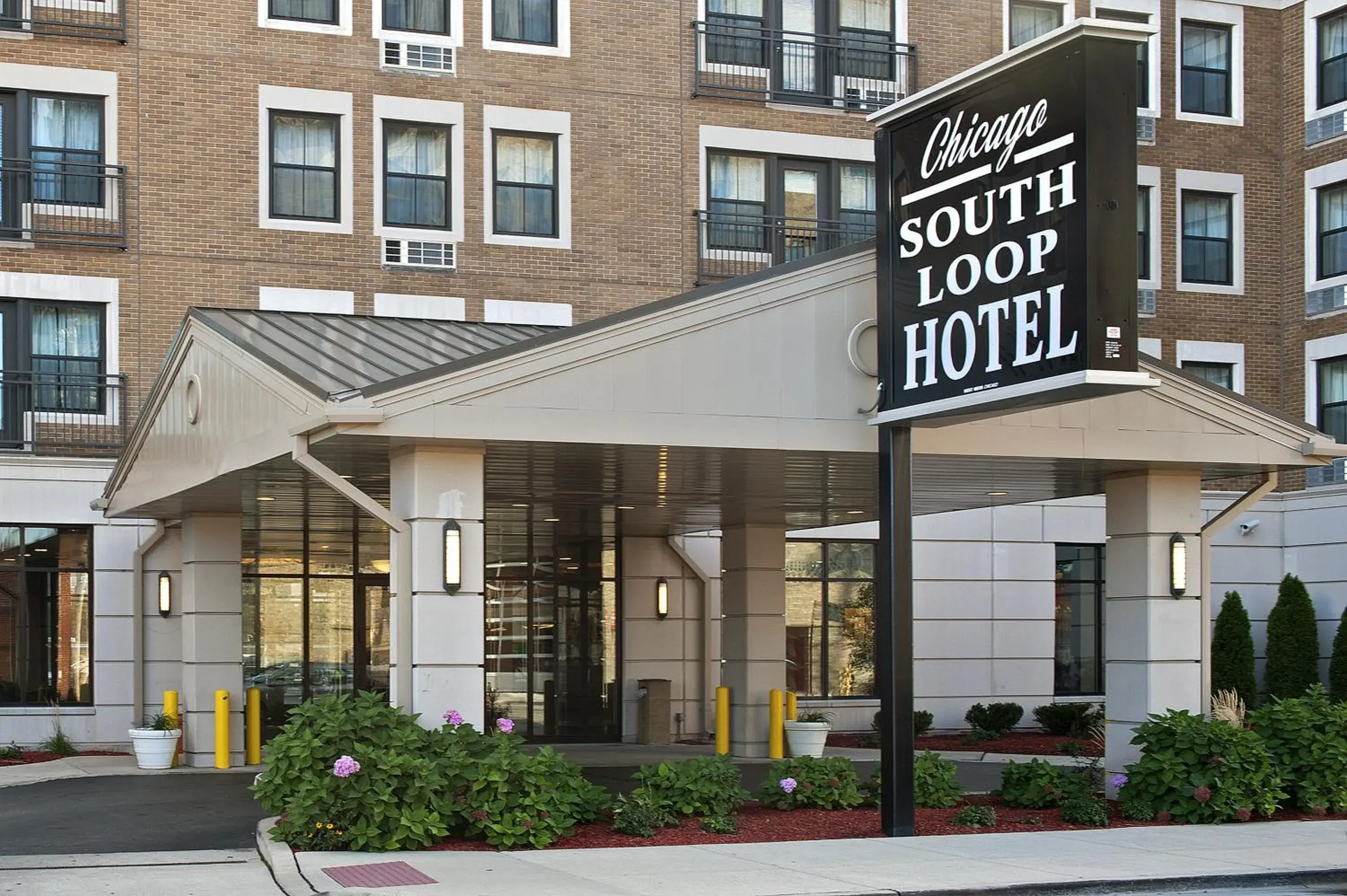 Facade/entrance in Chicago South Loop Hotel Facade/entrance in Chicago South Loop Hotel