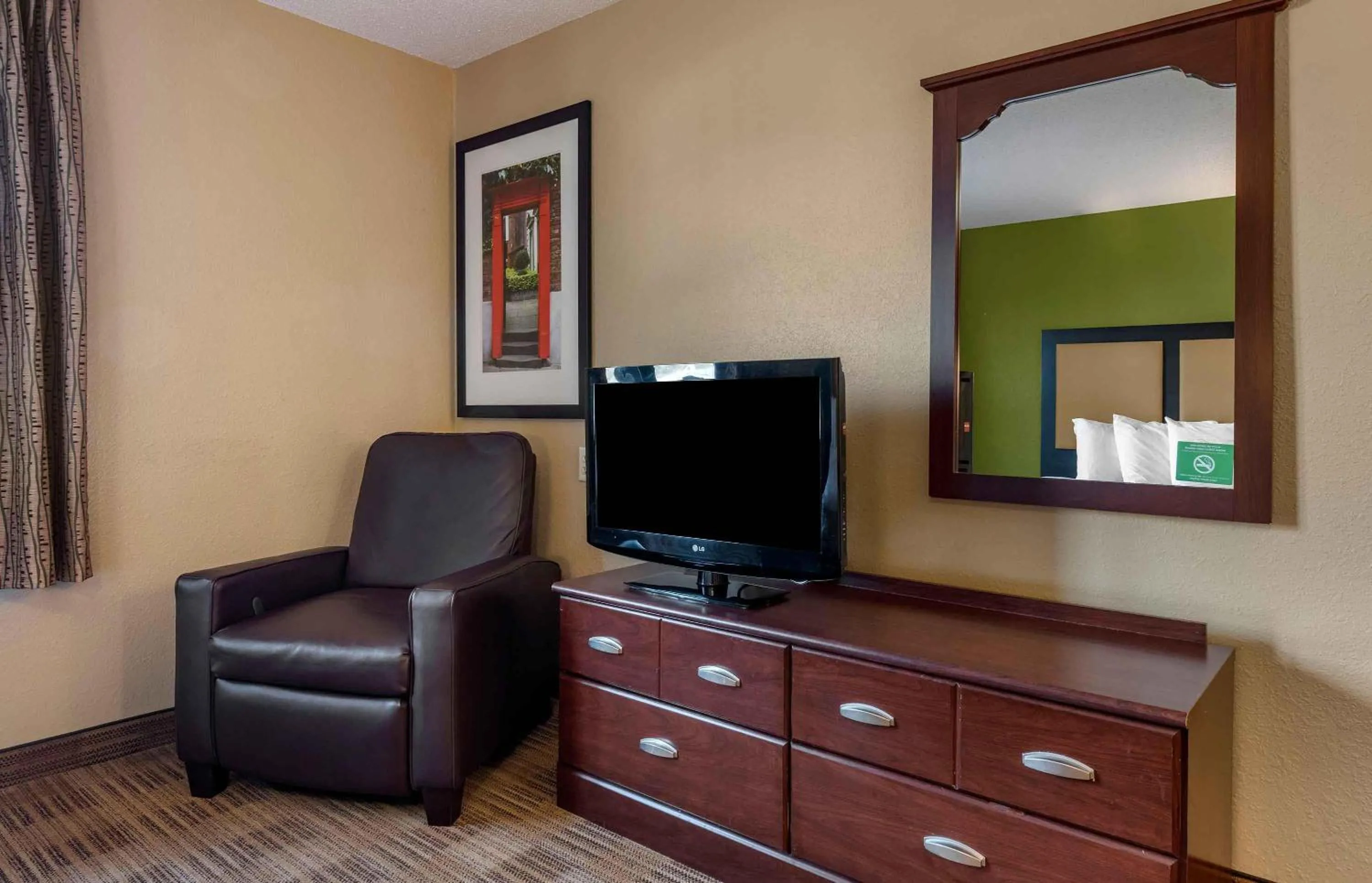 Bedroom in Extended Stay America Suites - Rochester - North