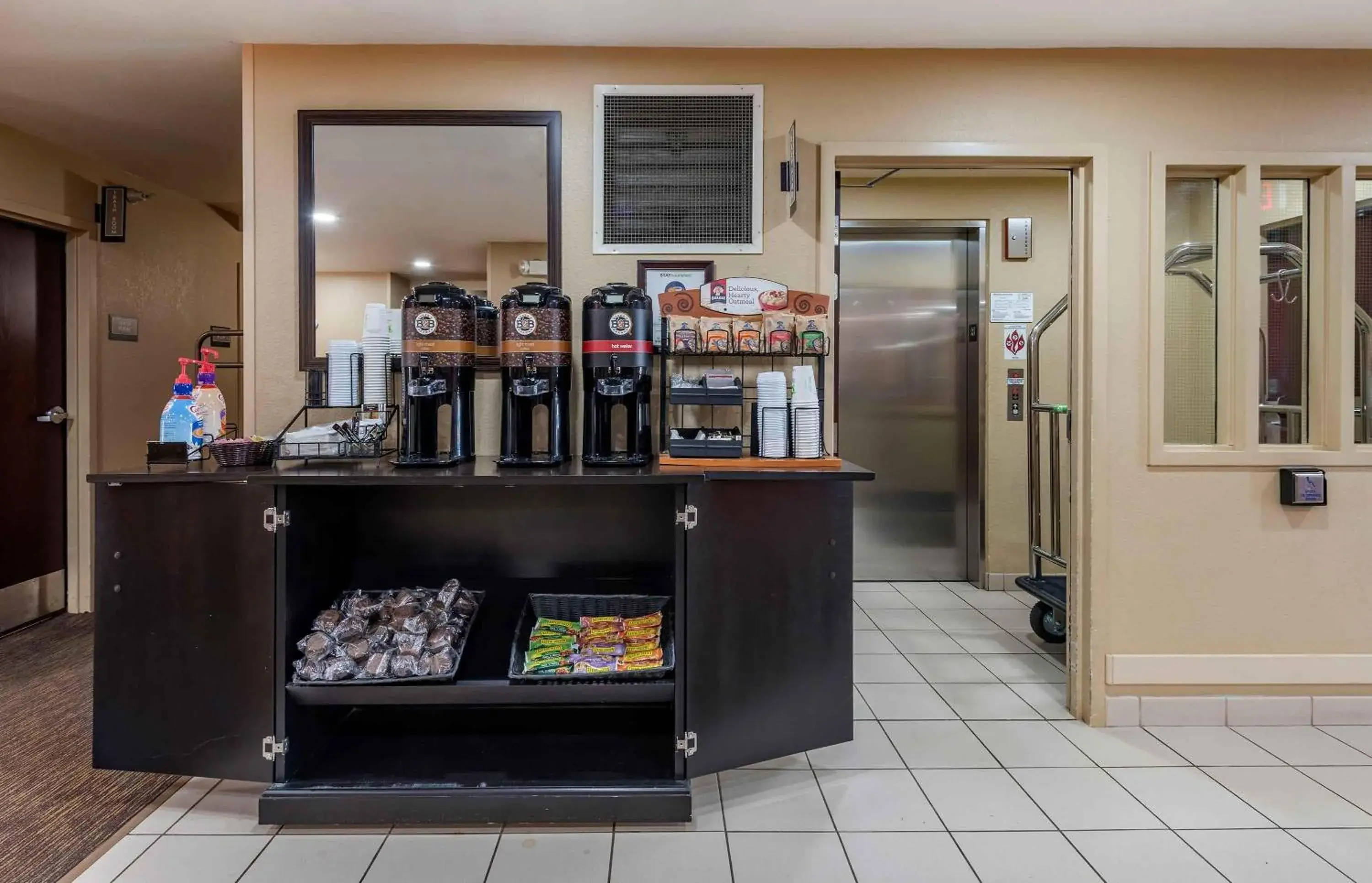 Breakfast in Extended Stay America Suites - Rochester - North Breakfast in Extended Stay America Suites - Rochester - North