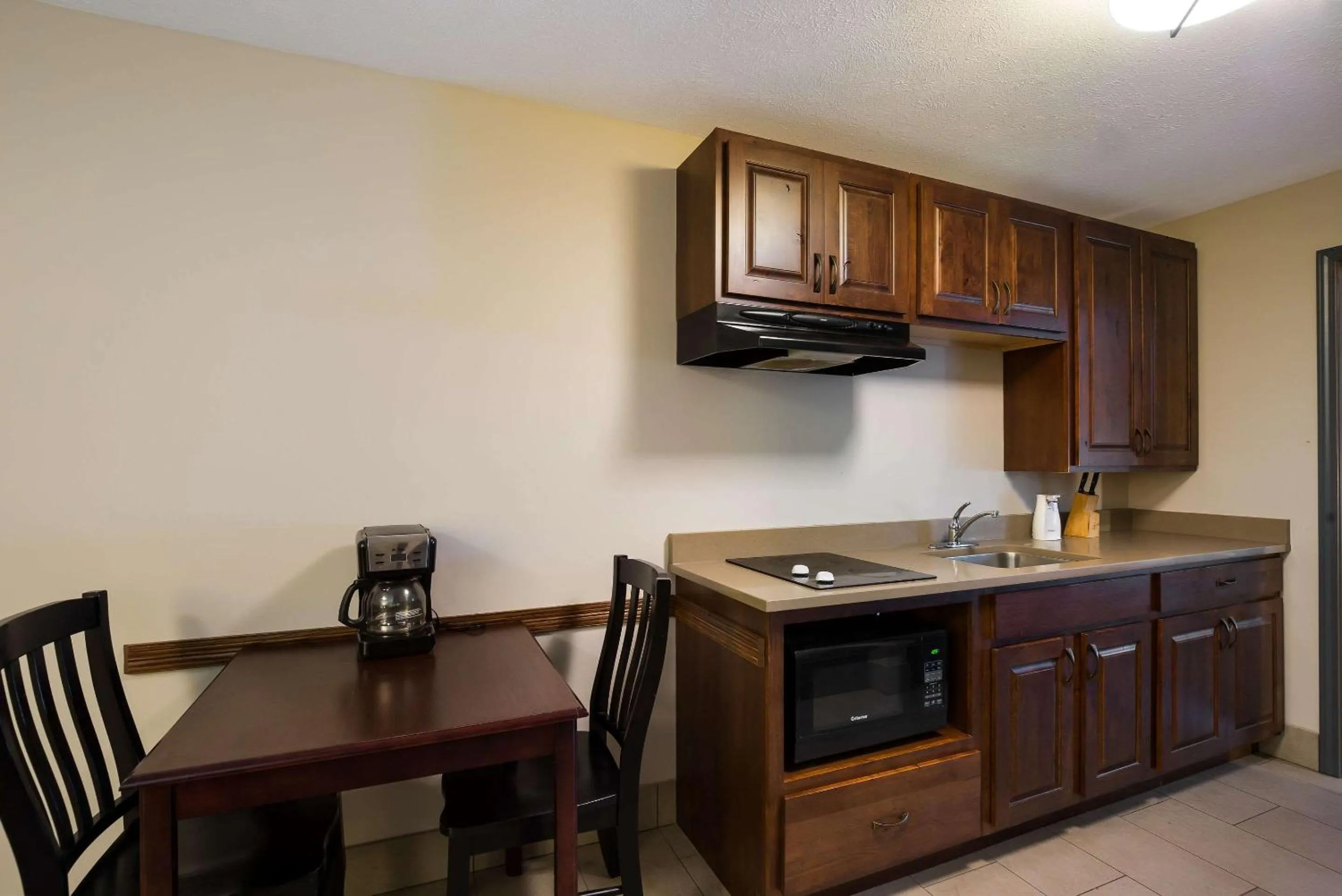 Kitchen or kitchenette in Country Inn & Suites by Radisson, Marion, IL