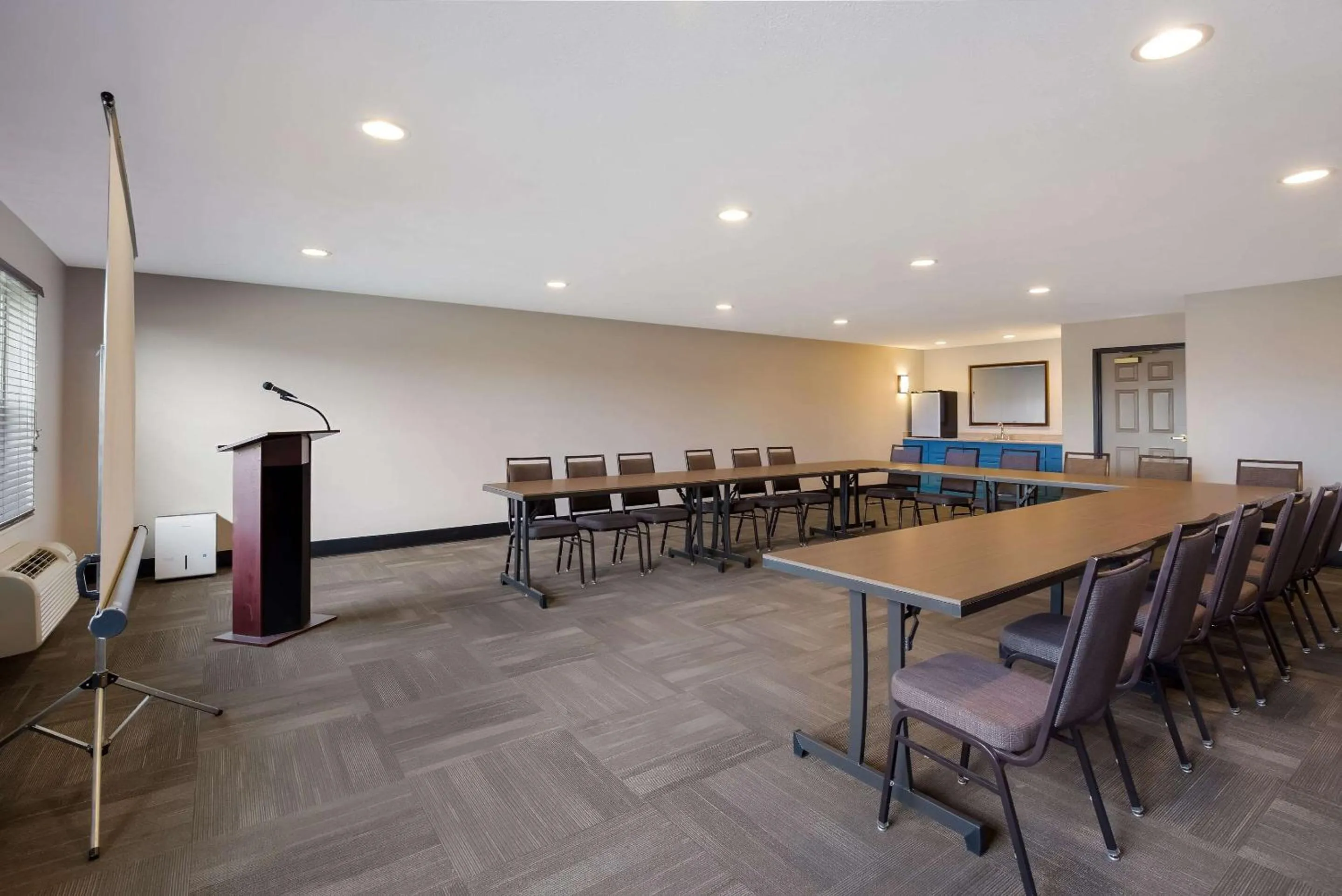 Meeting/conference room in Country Inn & Suites by Radisson, Marion, IL