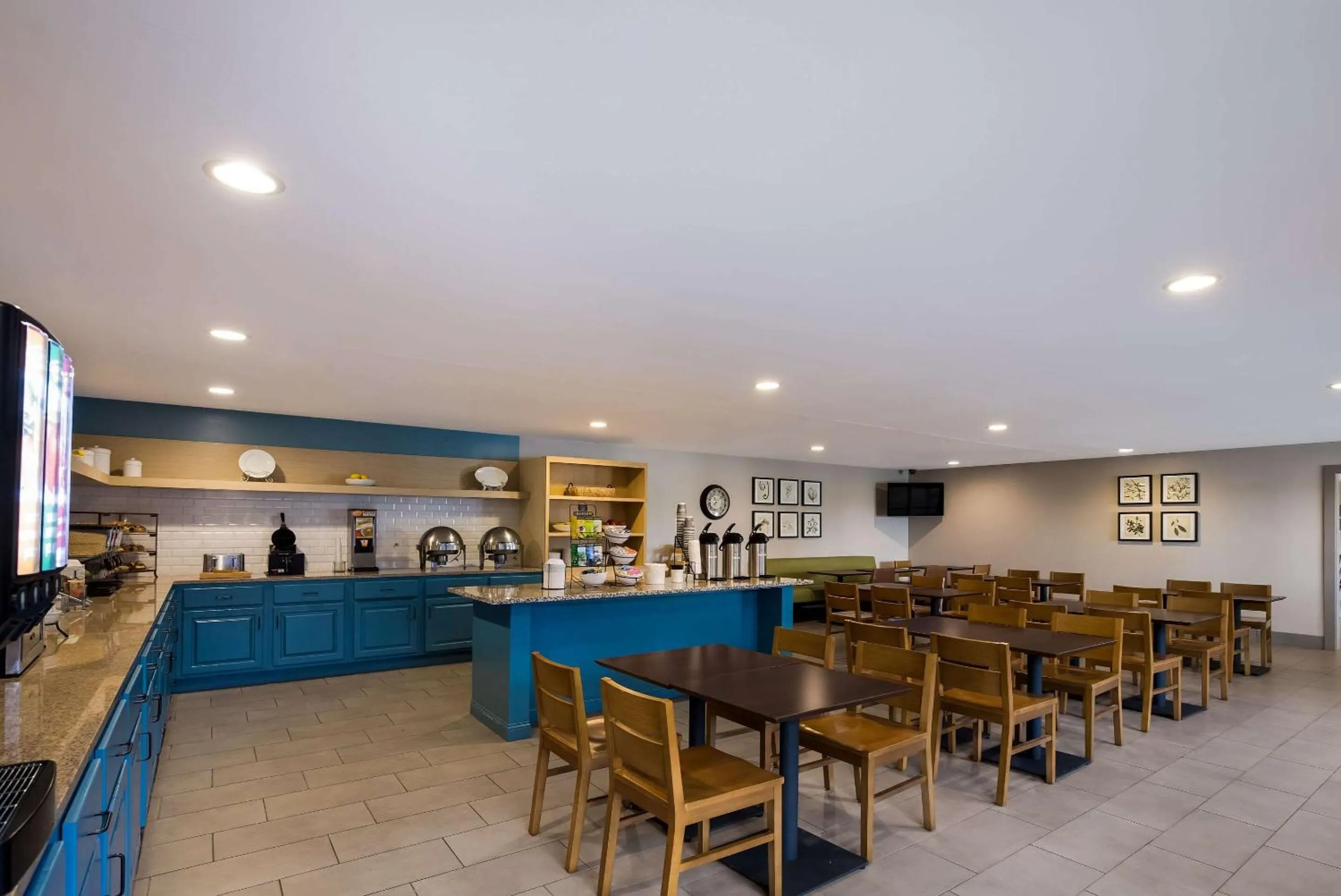 Breakfast in Country Inn & Suites by Radisson, Marion, IL