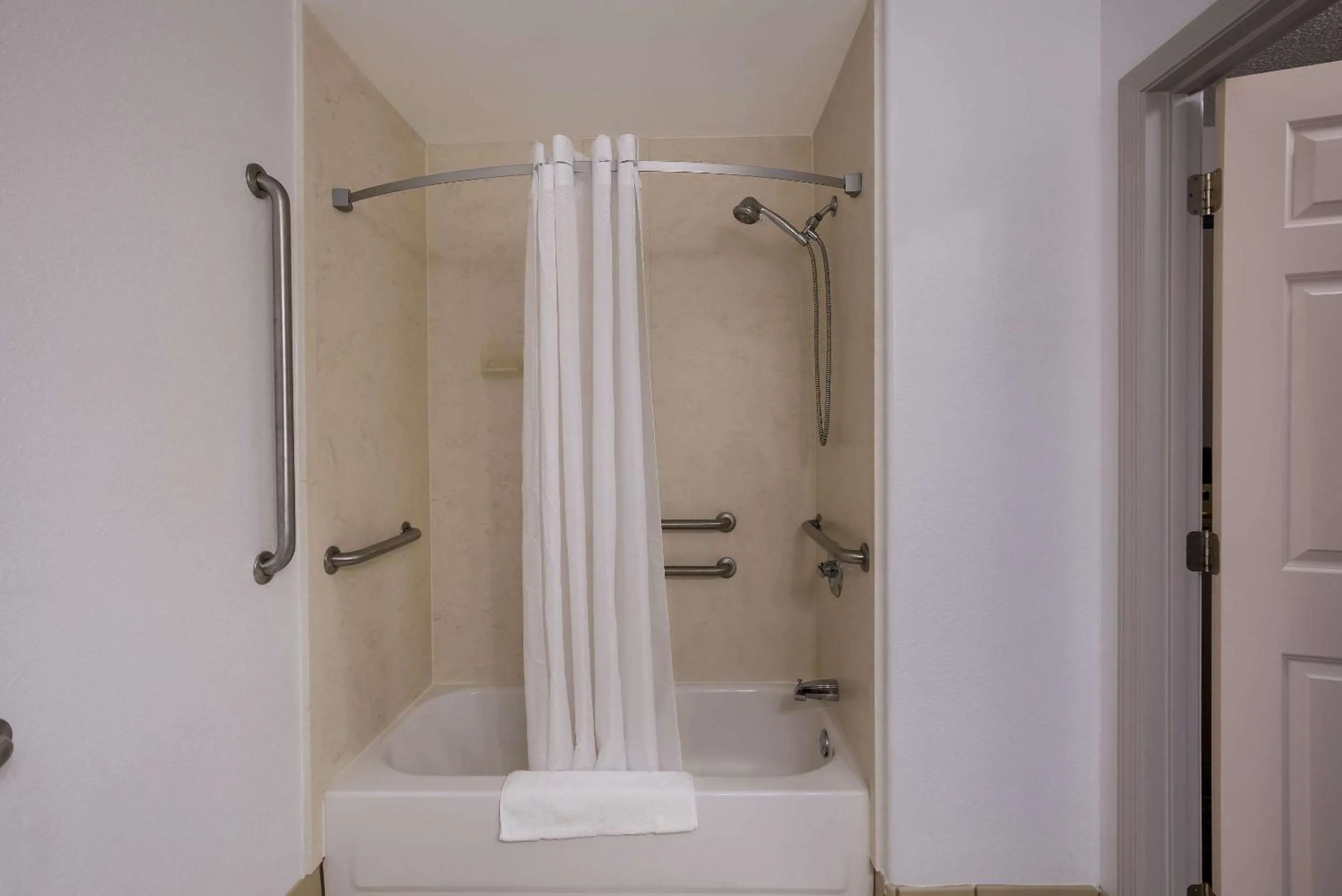 Bathroom in Country Inn & Suites by Radisson, Marion, IL