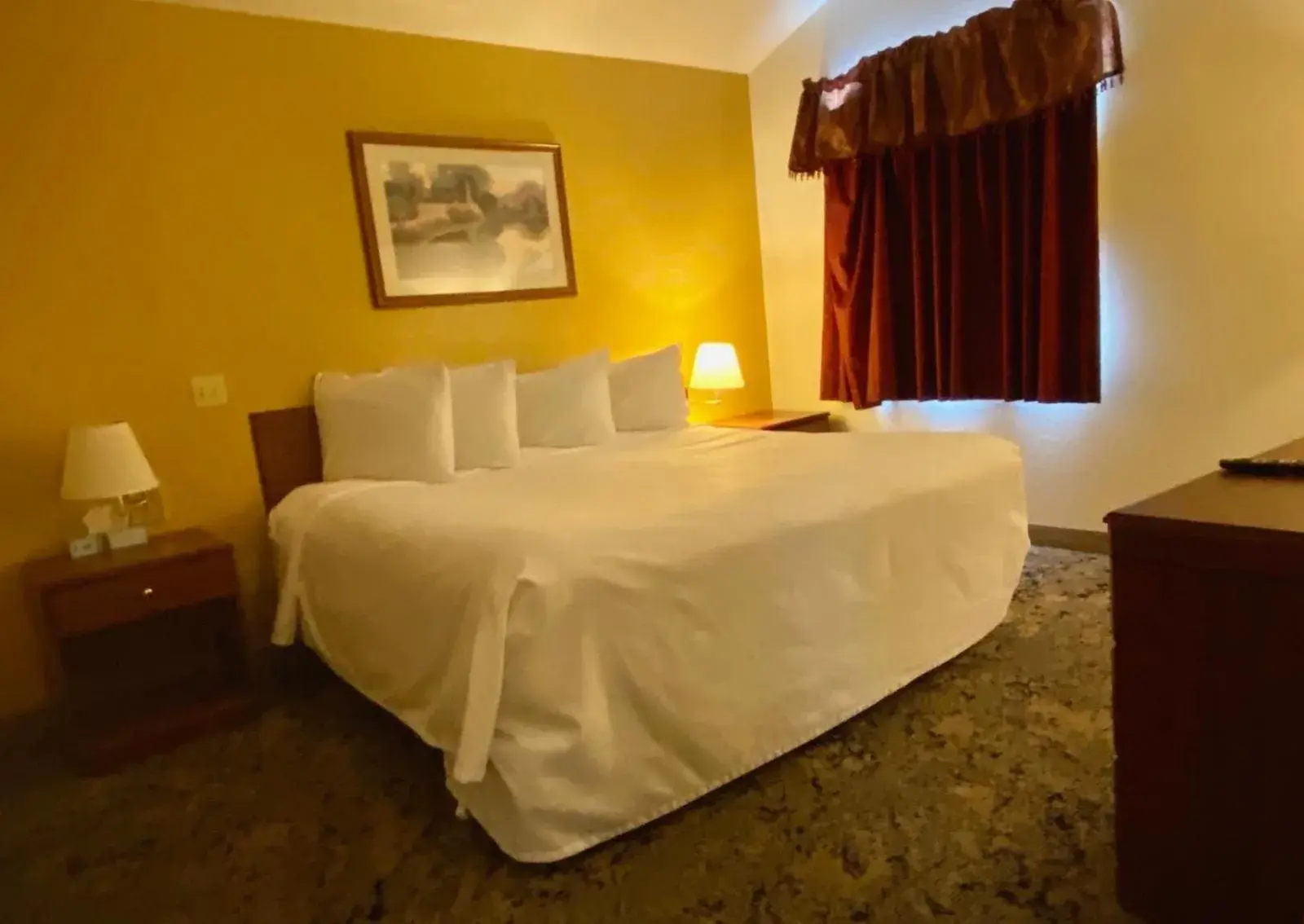 Bed in Rodeway Inn Salina North Bed in Rodeway Inn Salina North