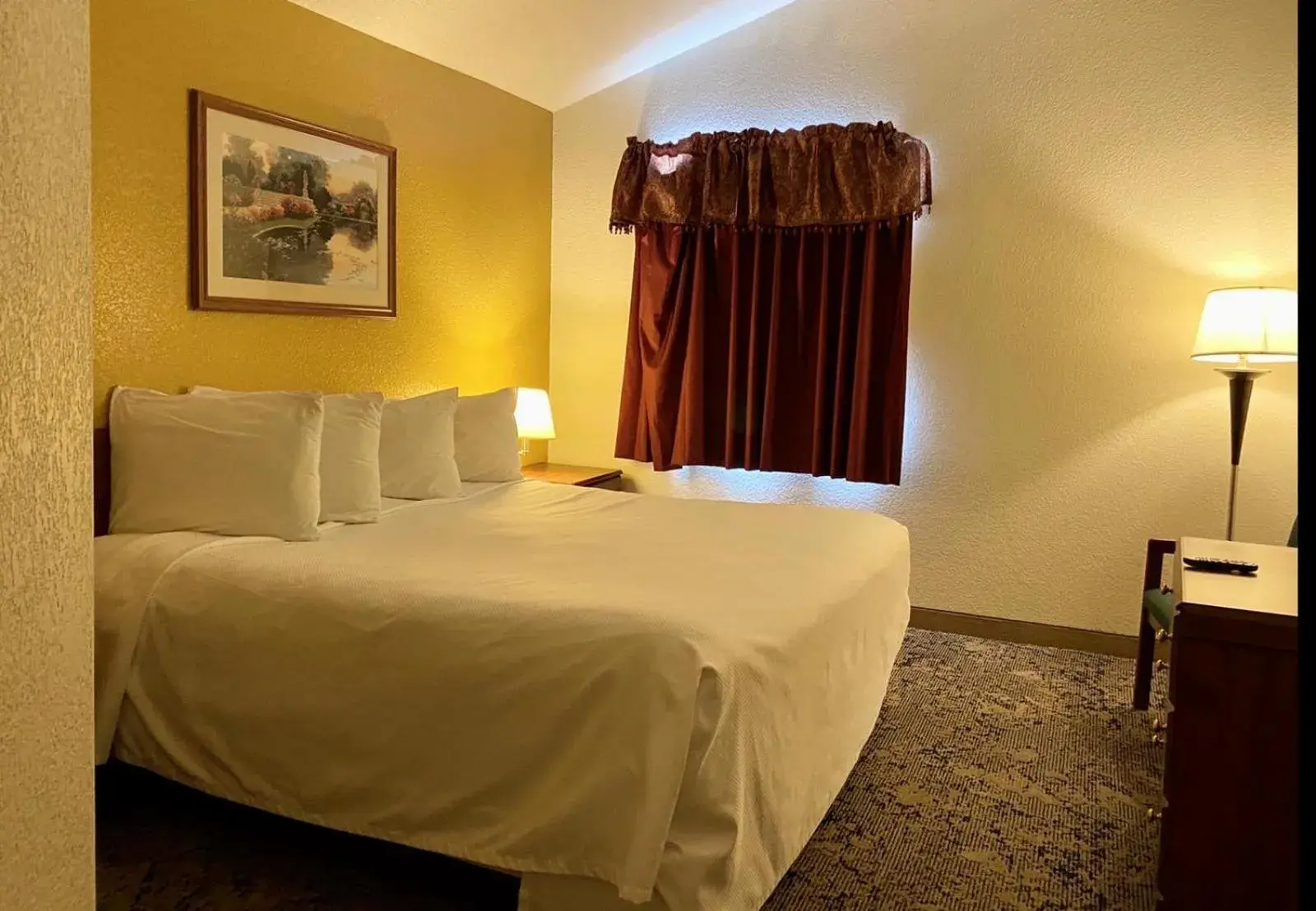 Bed in Rodeway Inn Salina North Bed in Rodeway Inn Salina North