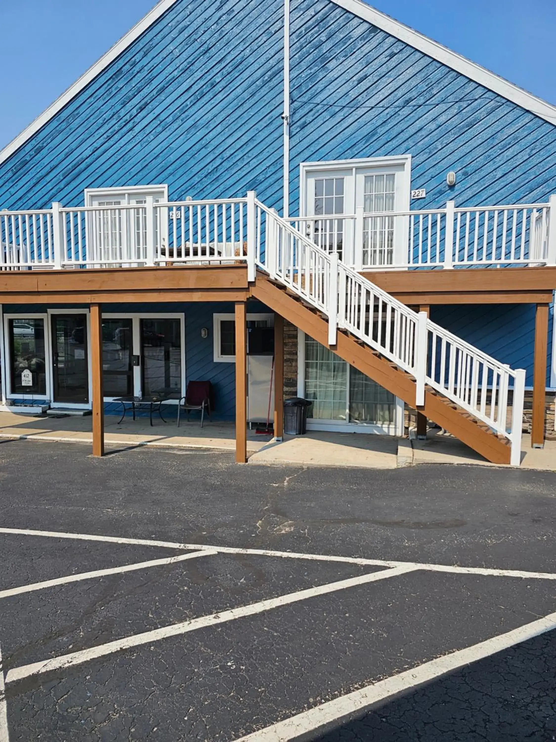 Property building in Knights Inn Mackinaw City Property building in Knights Inn Mackinaw City