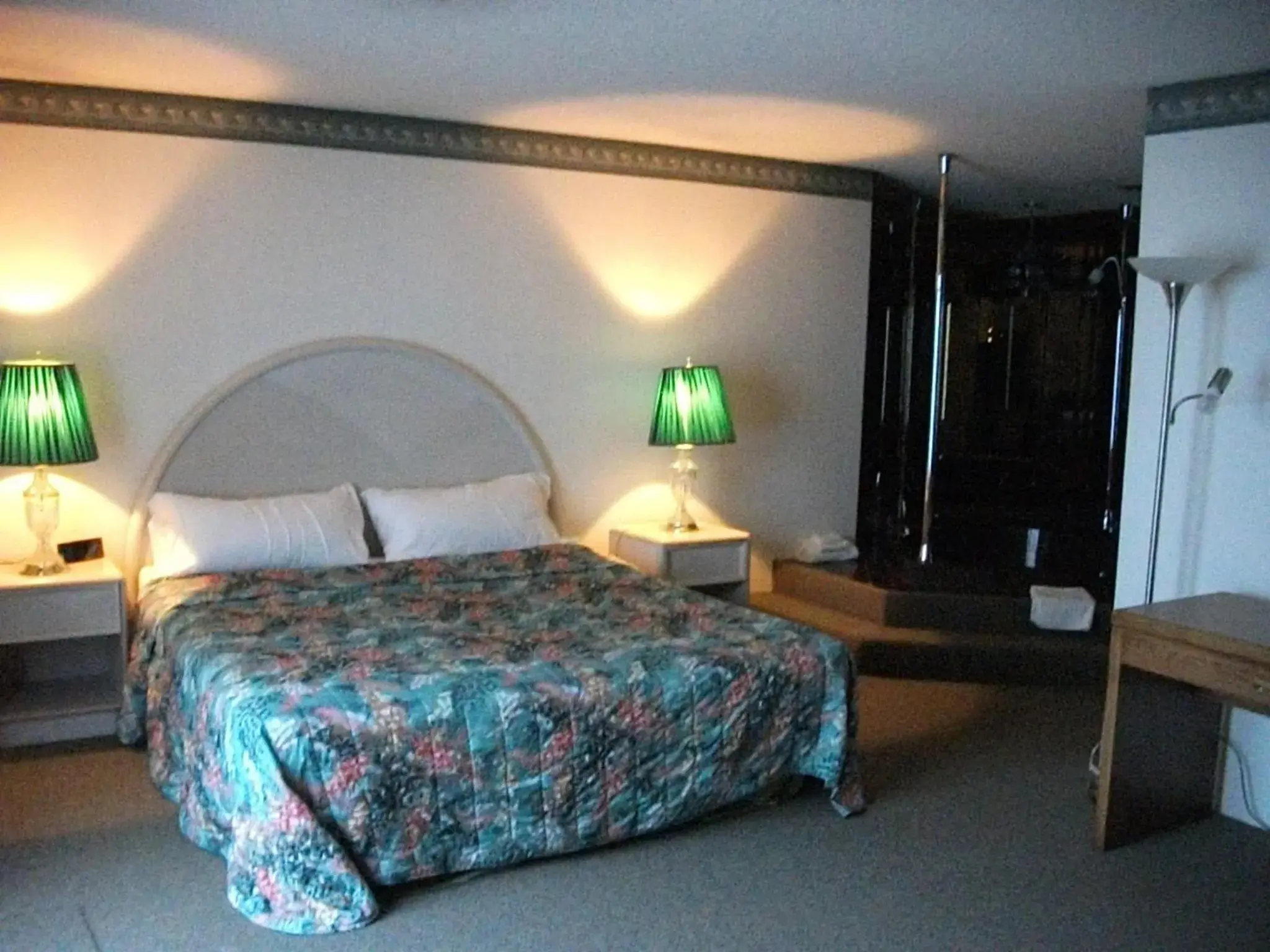 Bed in Knights Inn Mackinaw City Bed in Knights Inn Mackinaw City