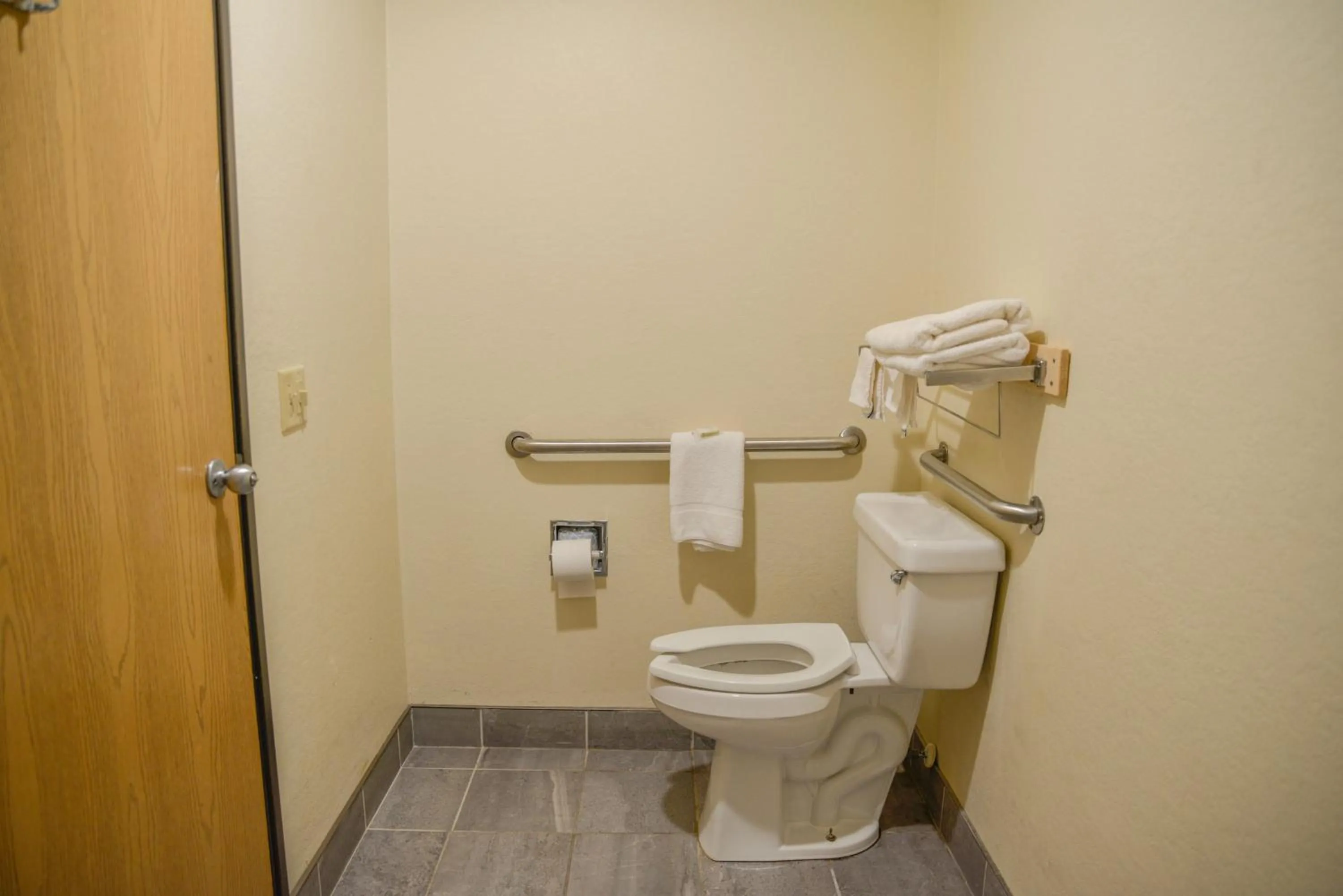 Bathroom in Days Inn by Wyndham Mount Vernon