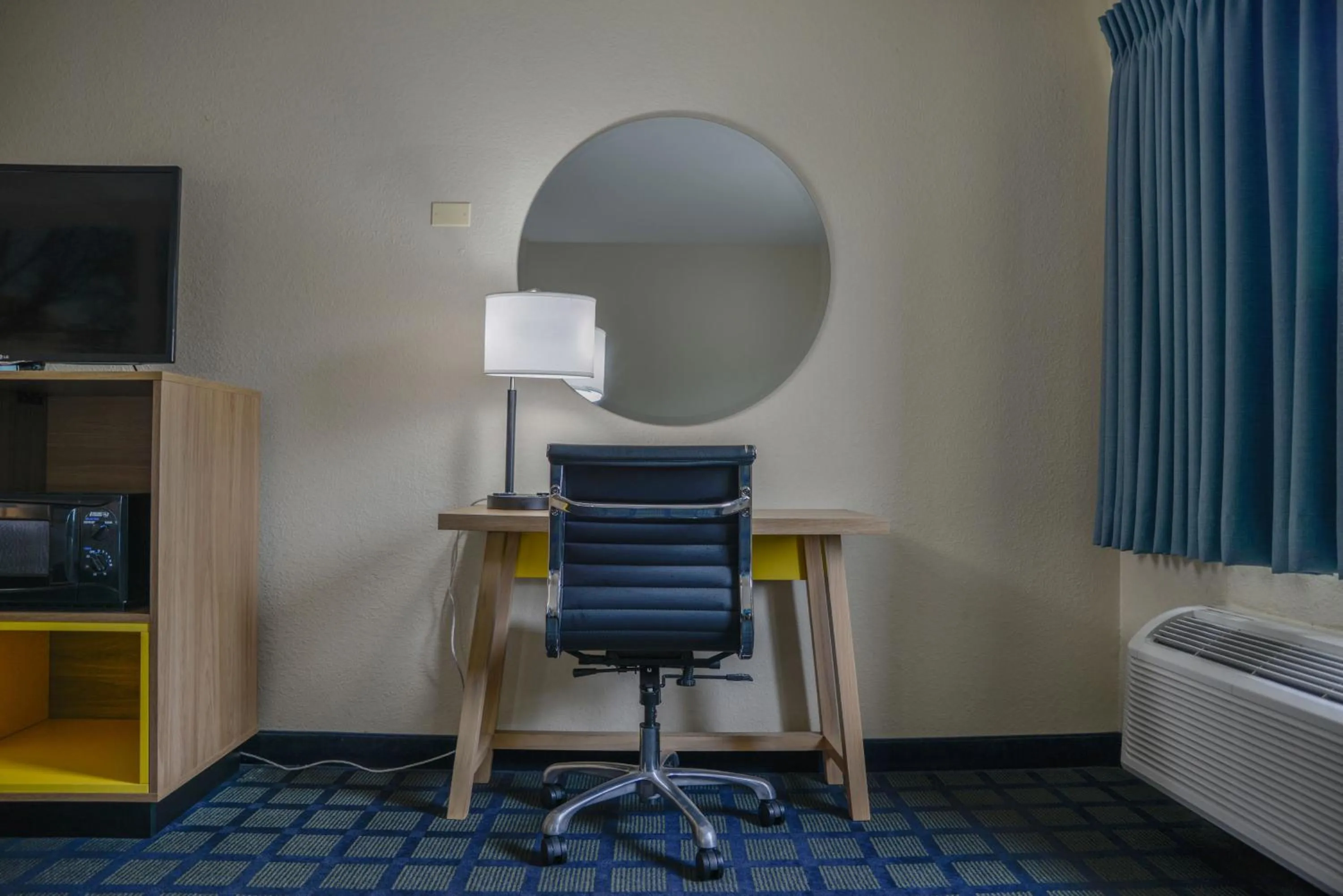 Bedroom, Bed in Days Inn by Wyndham Mount Vernon