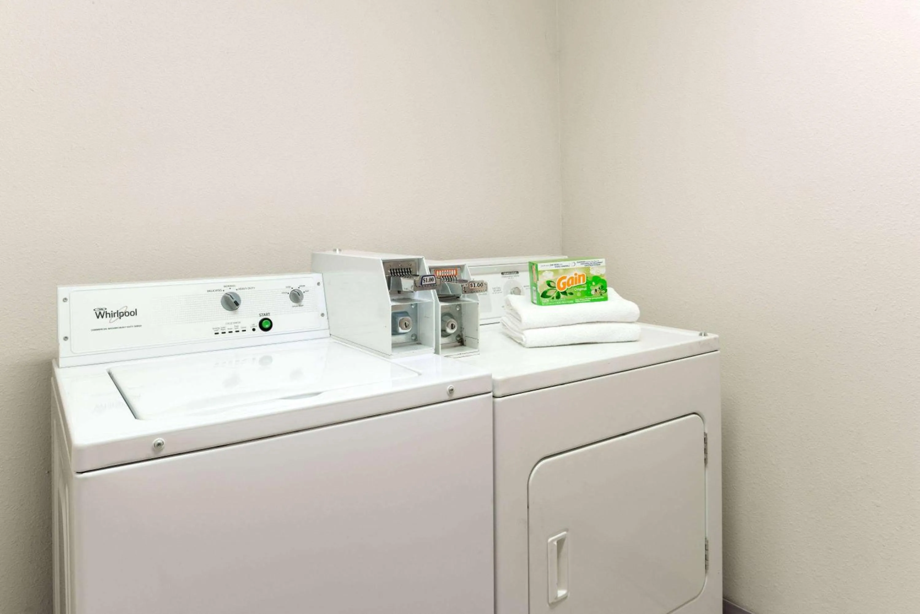 Kitchen or kitchenette in Days Inn by Wyndham Mount Vernon