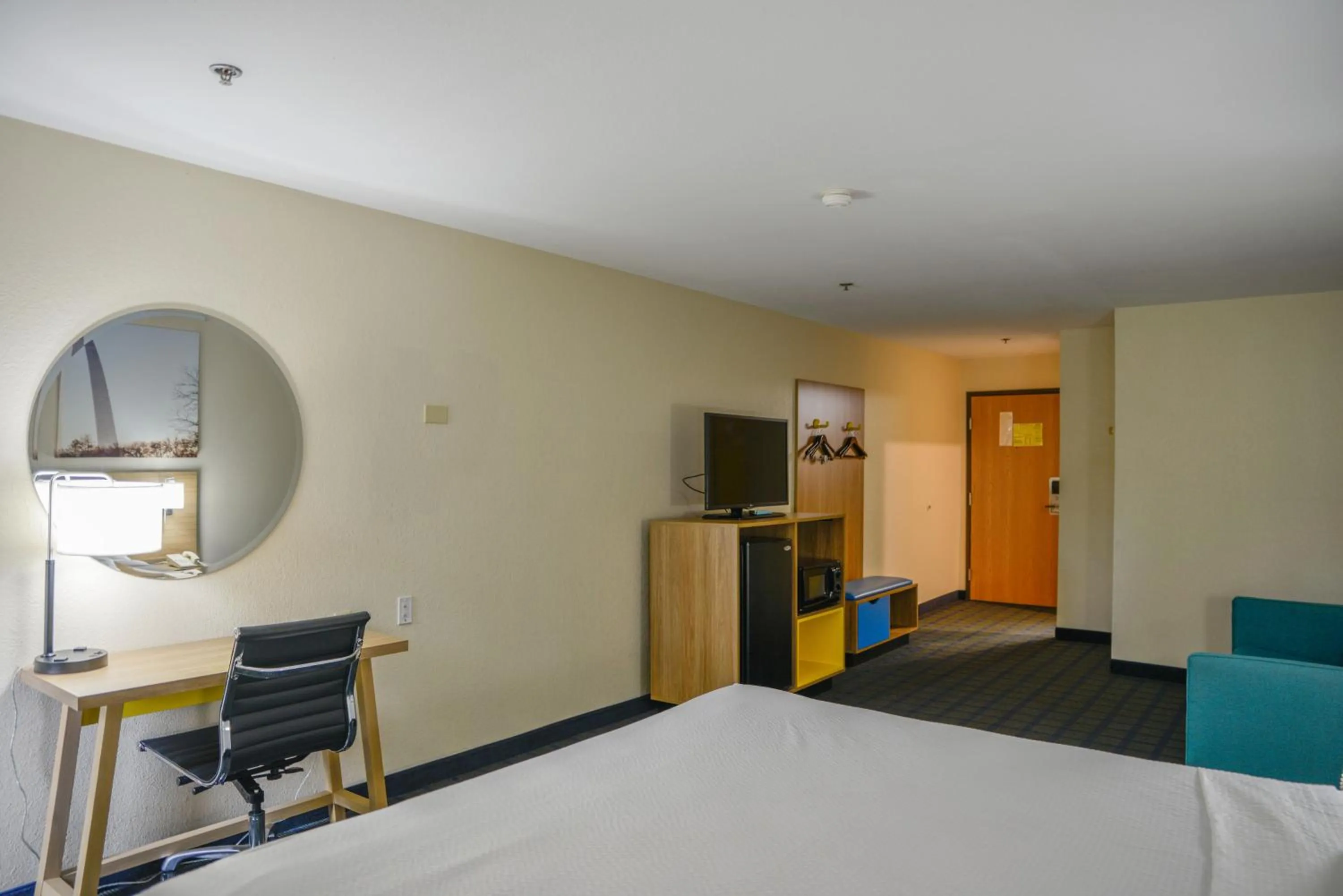 Bedroom, Bed in Days Inn by Wyndham Mount Vernon