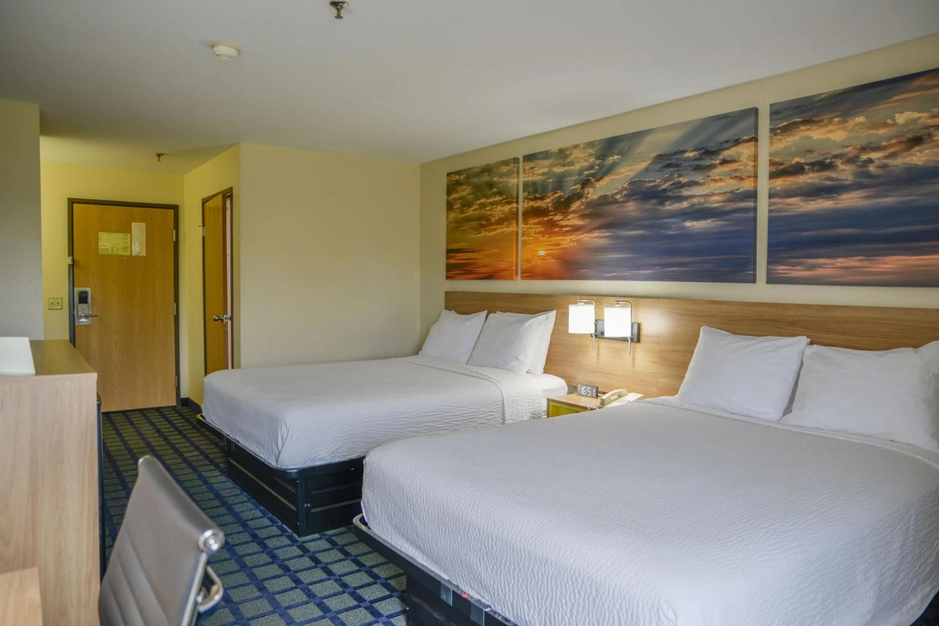 Bedroom, Bed in Days Inn by Wyndham Mount Vernon