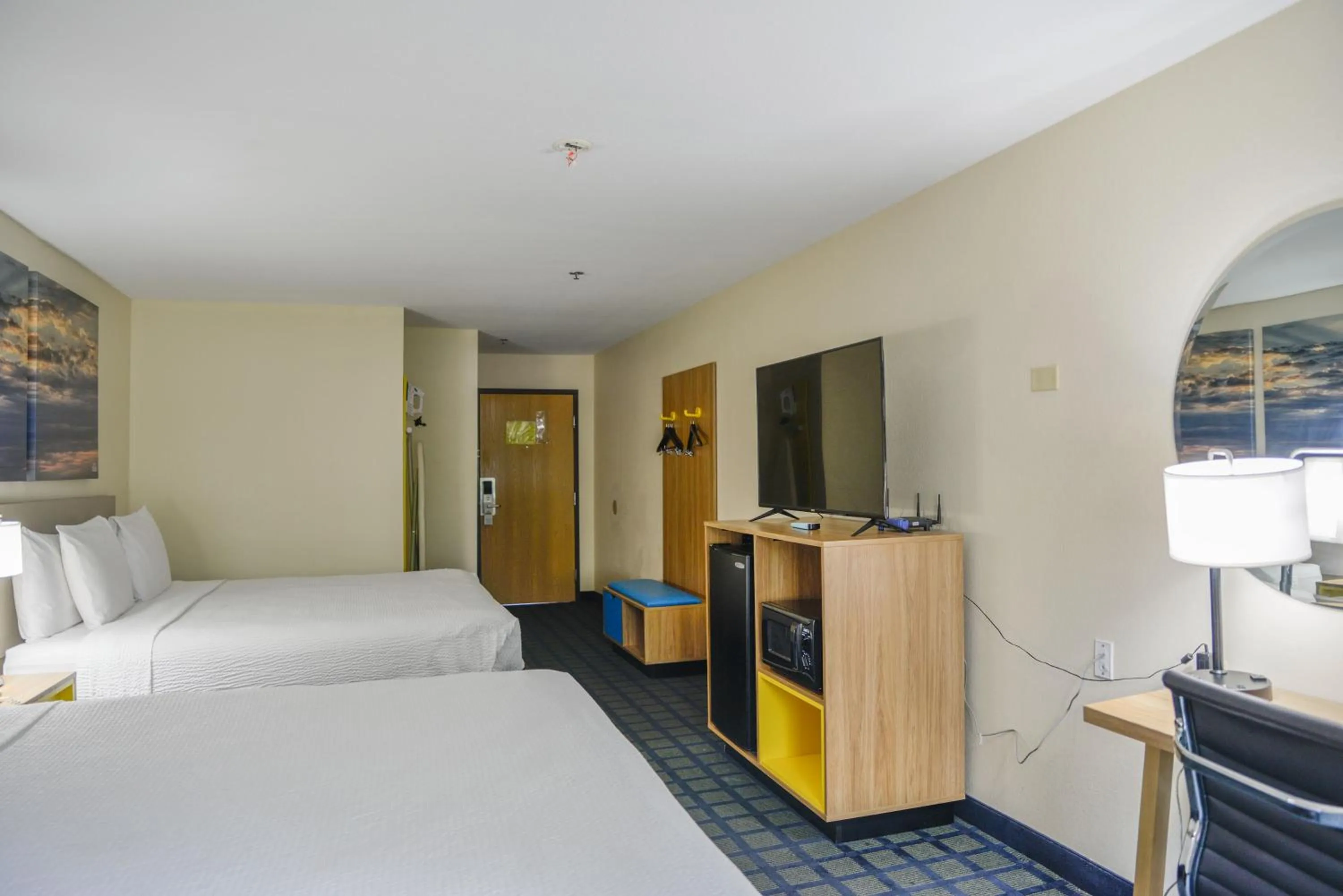 Bedroom, Bed in Days Inn by Wyndham Mount Vernon