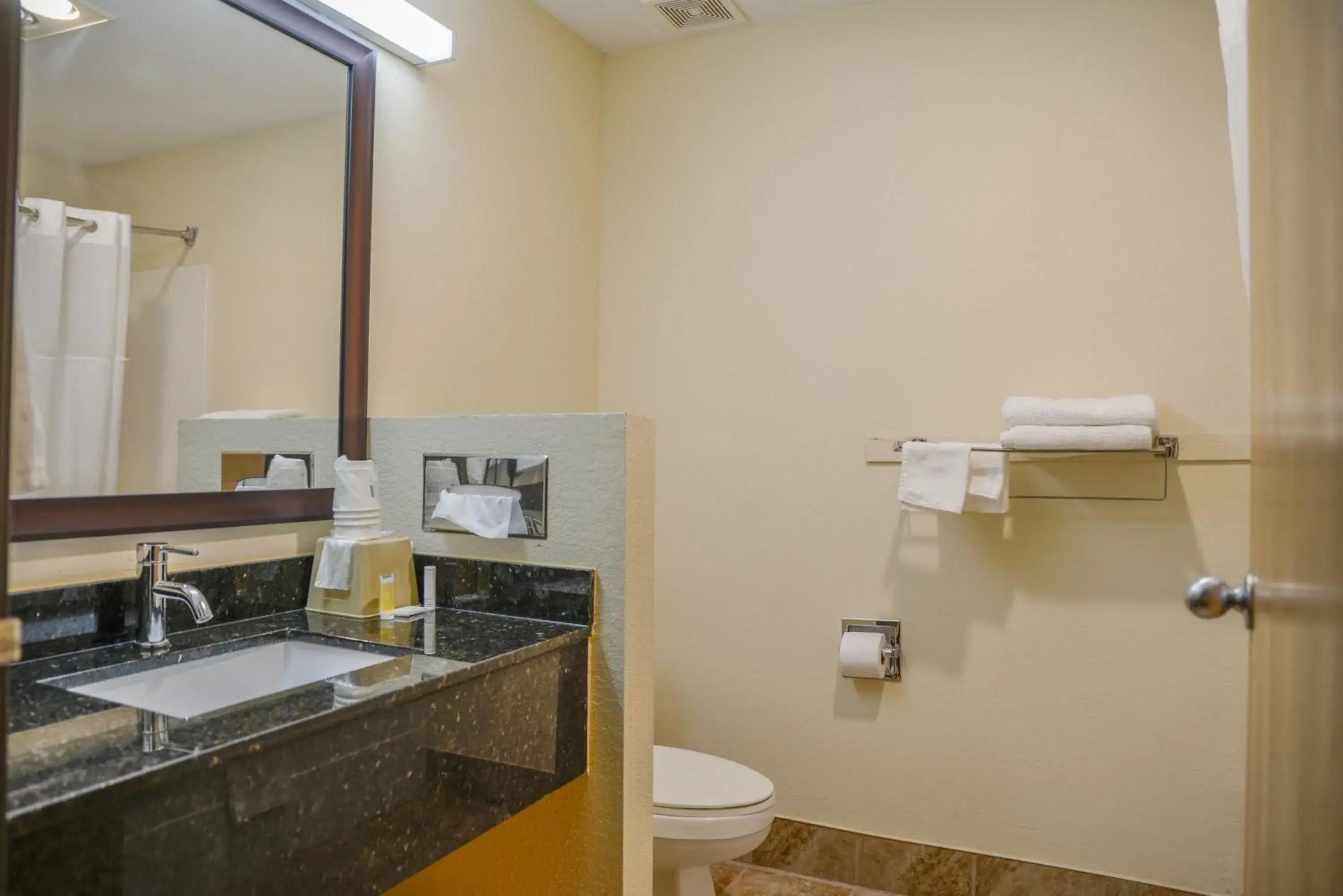 Bathroom in Days Inn by Wyndham Mount Vernon Bathroom in Days Inn by Wyndham Mount Vernon