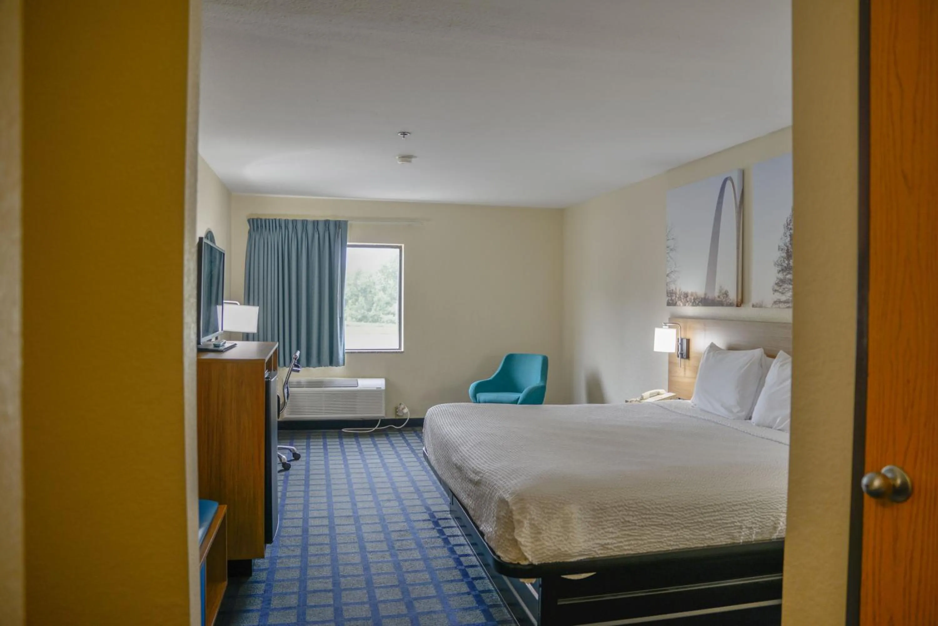 Bedroom, Bed in Days Inn by Wyndham Mount Vernon