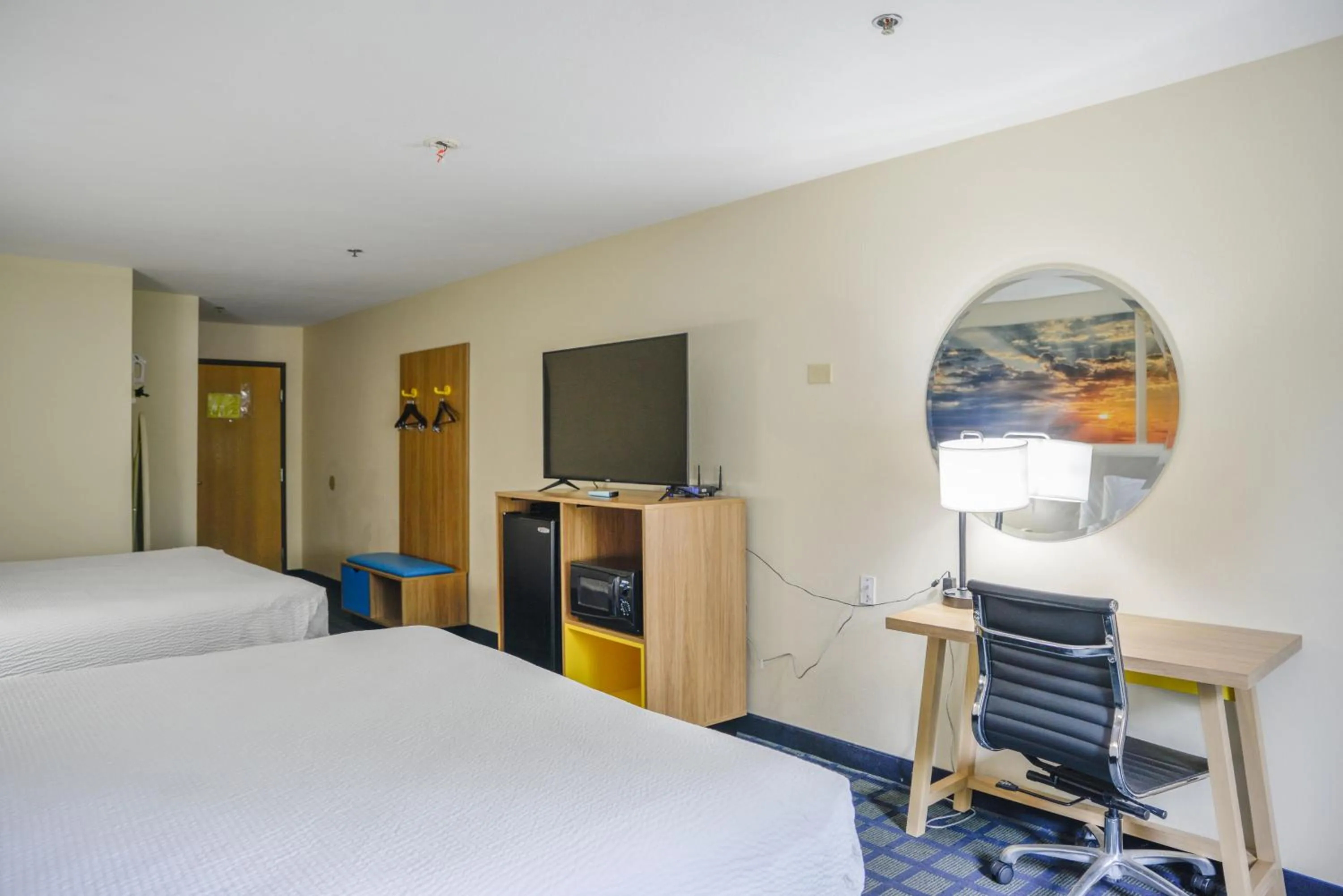 Bedroom, Bed in Days Inn by Wyndham Mount Vernon