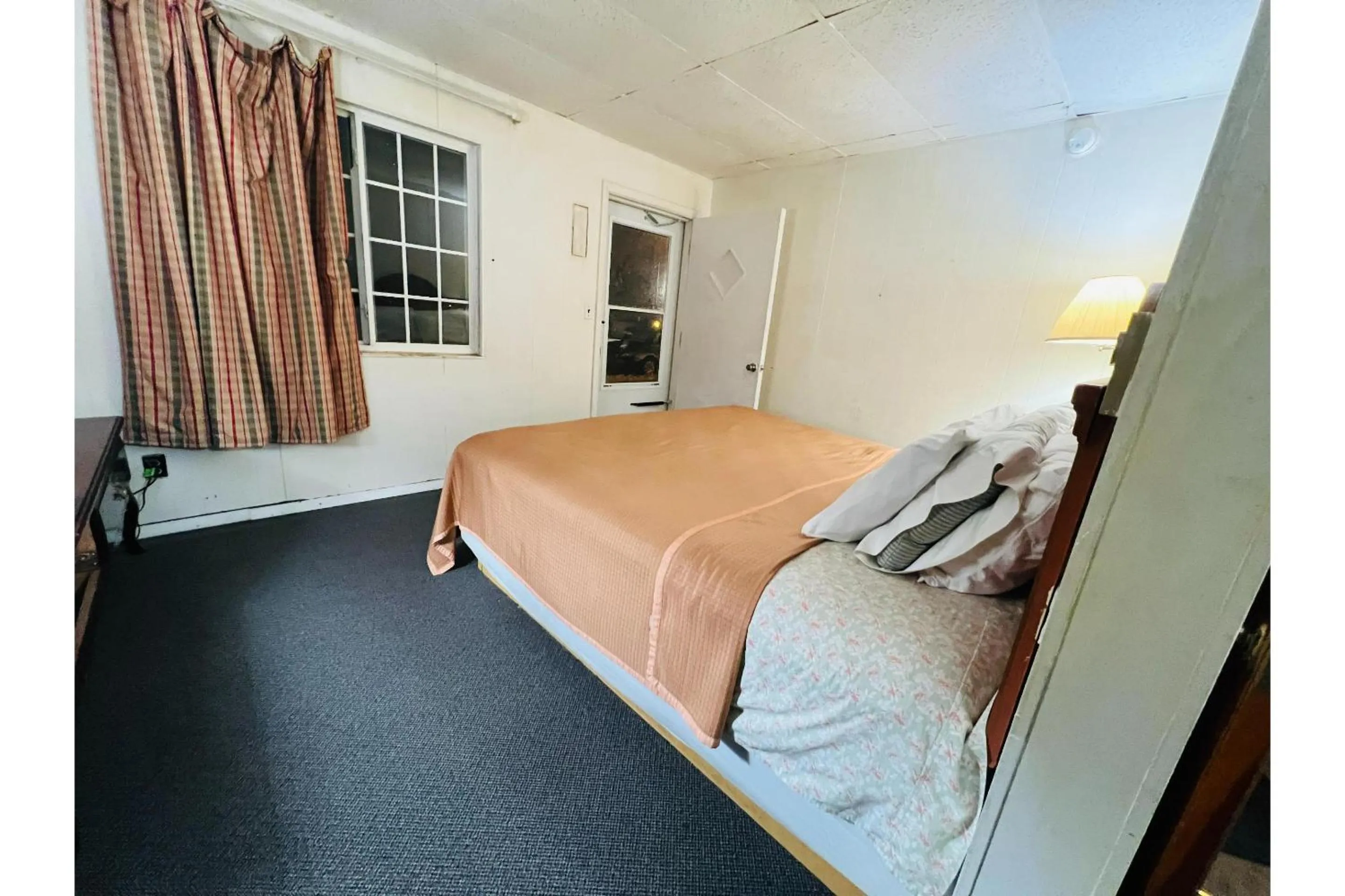 Bedroom in Capital O Sparta Motel Near Carbondale