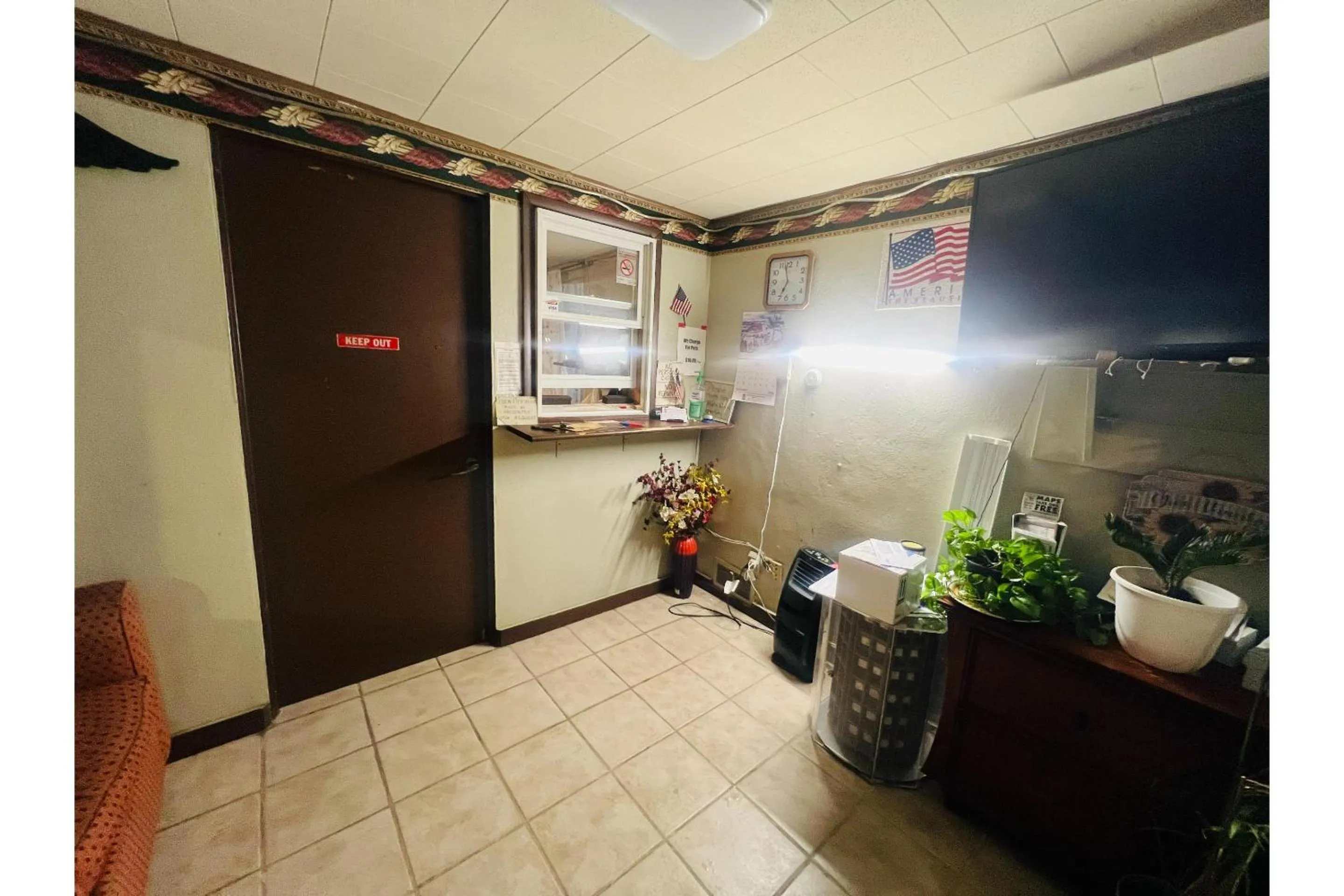 Lobby or reception in Capital O Sparta Motel Near Carbondale