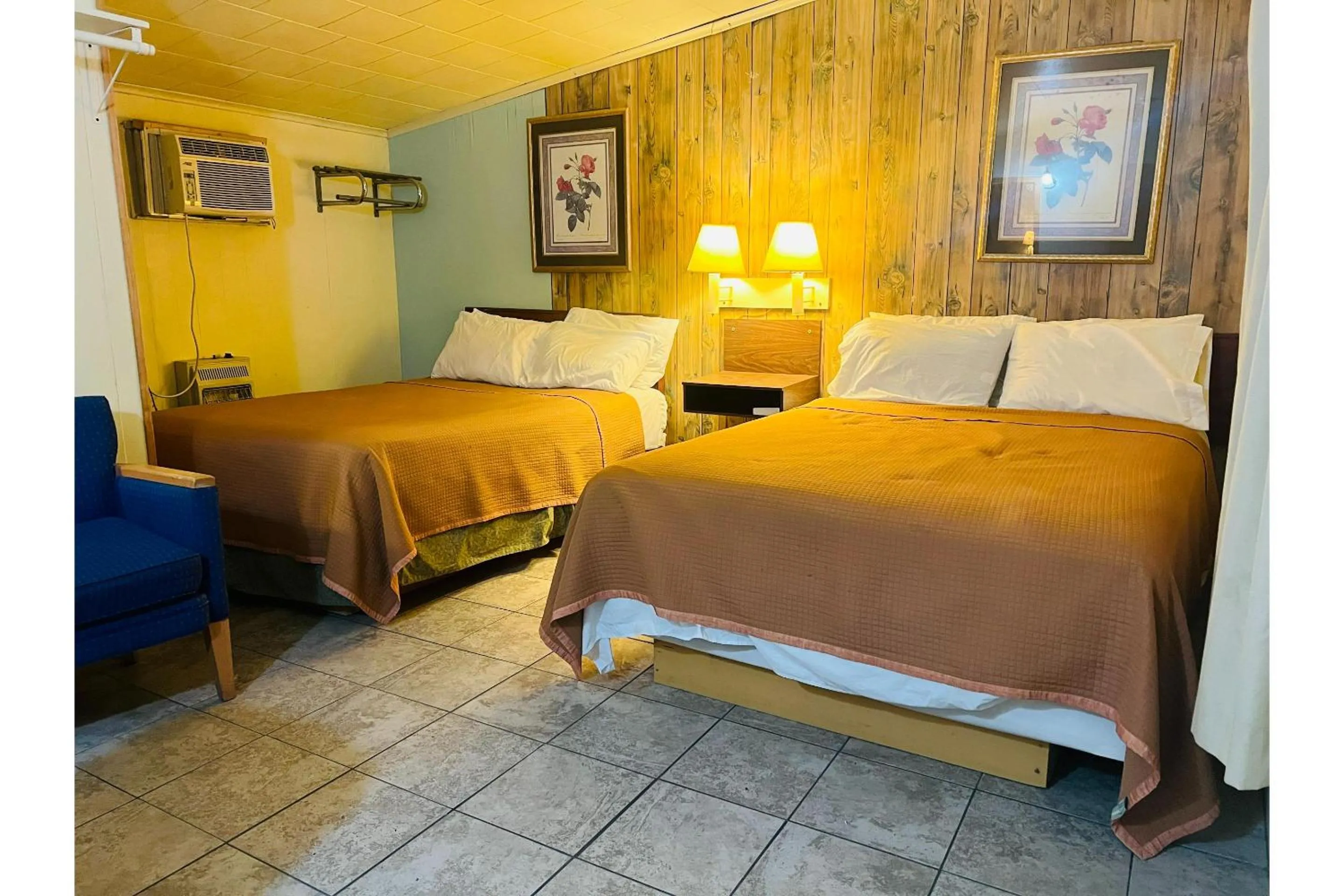 Bedroom in Capital O Sparta Motel Near Carbondale