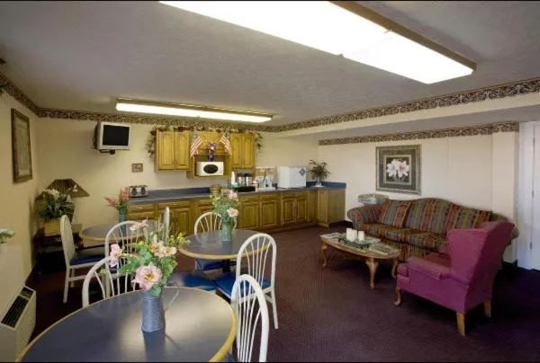 Continental breakfast in America's Best Value Inn Litchfield