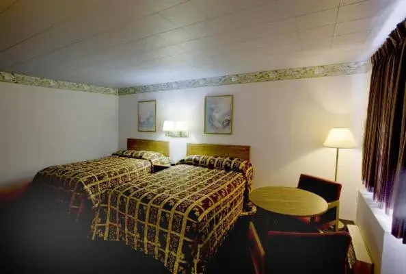 Bed in America's Best Value Inn Litchfield