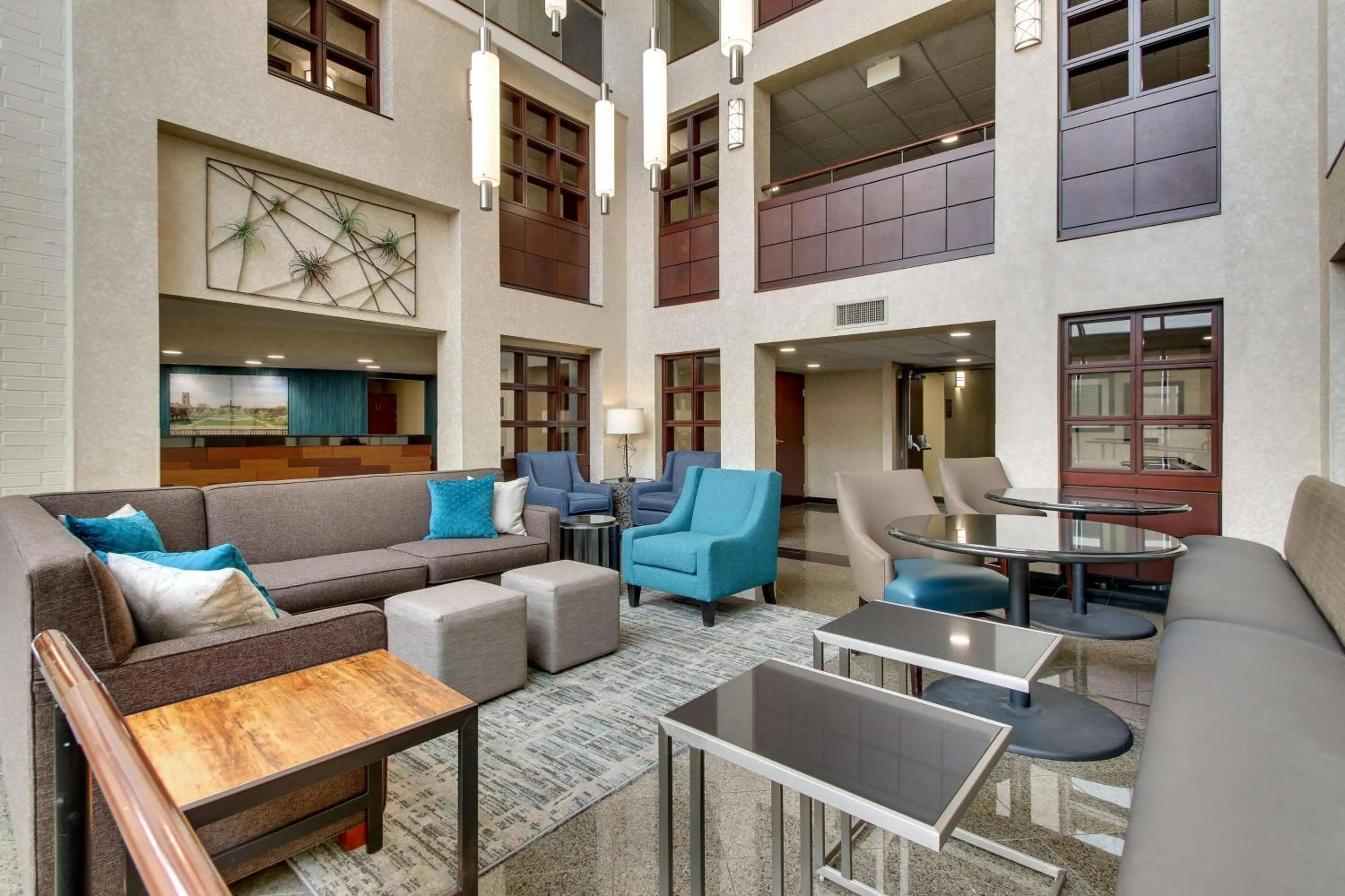 Lobby or reception in Best Western Plus Indianapolis North at Pyramids