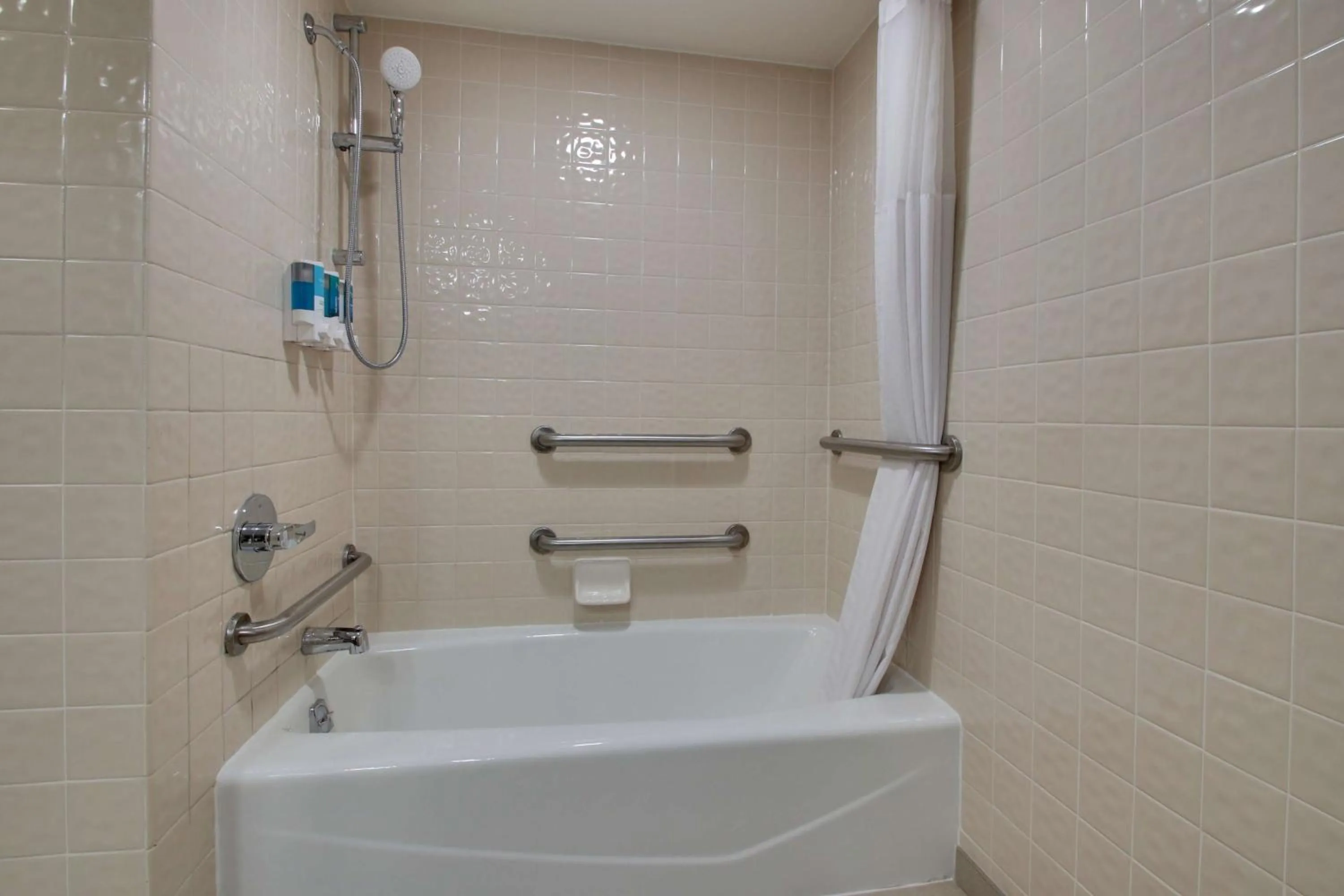 Bathroom in Best Western Plus Indianapolis North at Pyramids