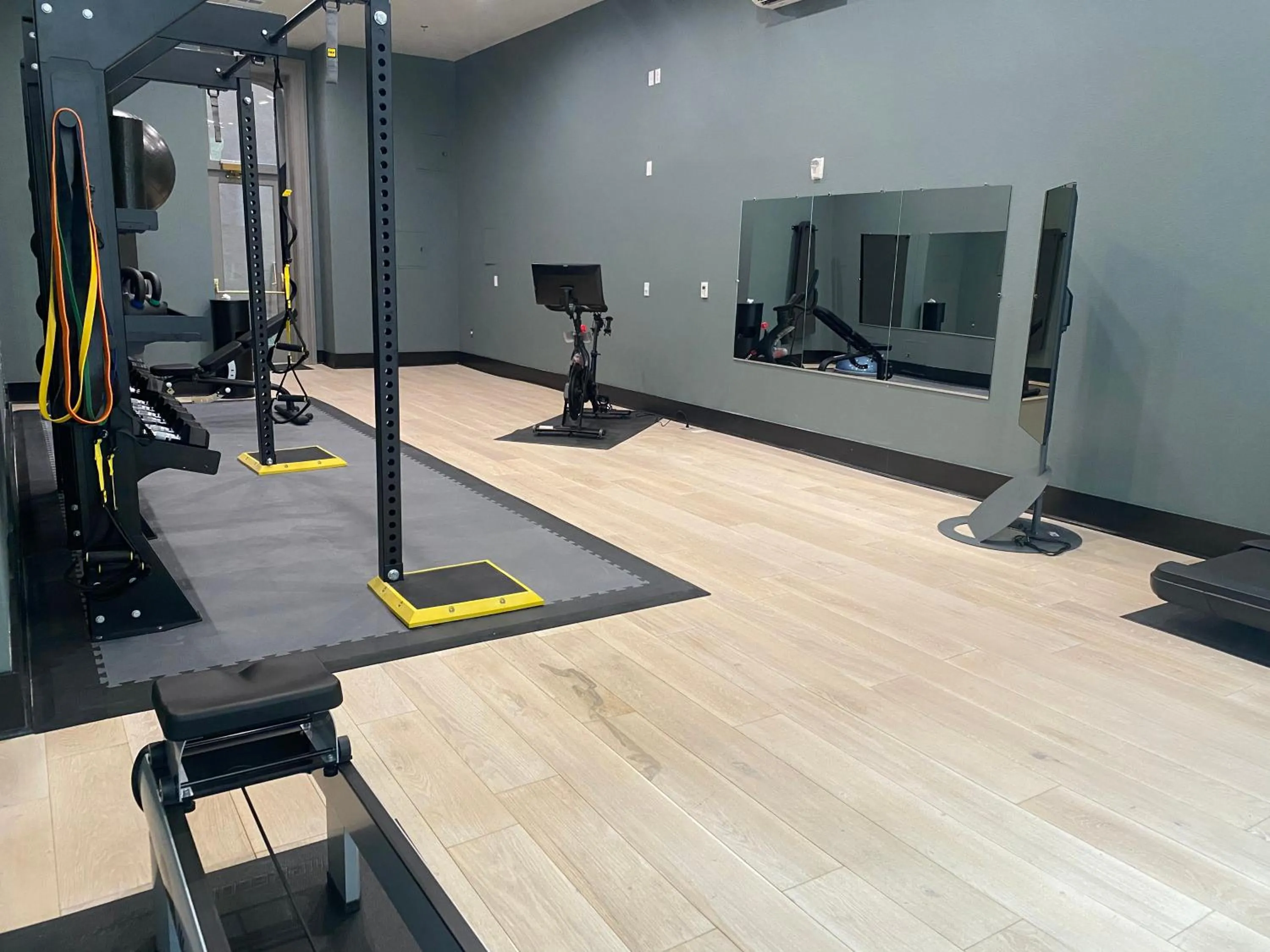 Fitness centre/facilities in Harlow Hotel