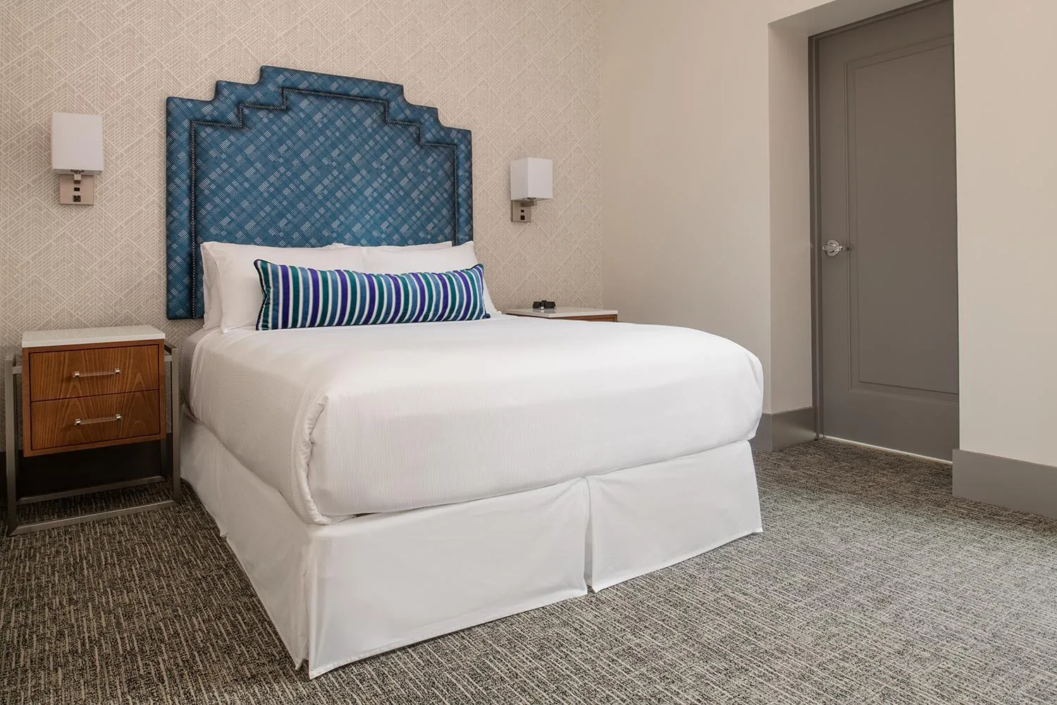 Bedroom, Bed in Harlow Hotel