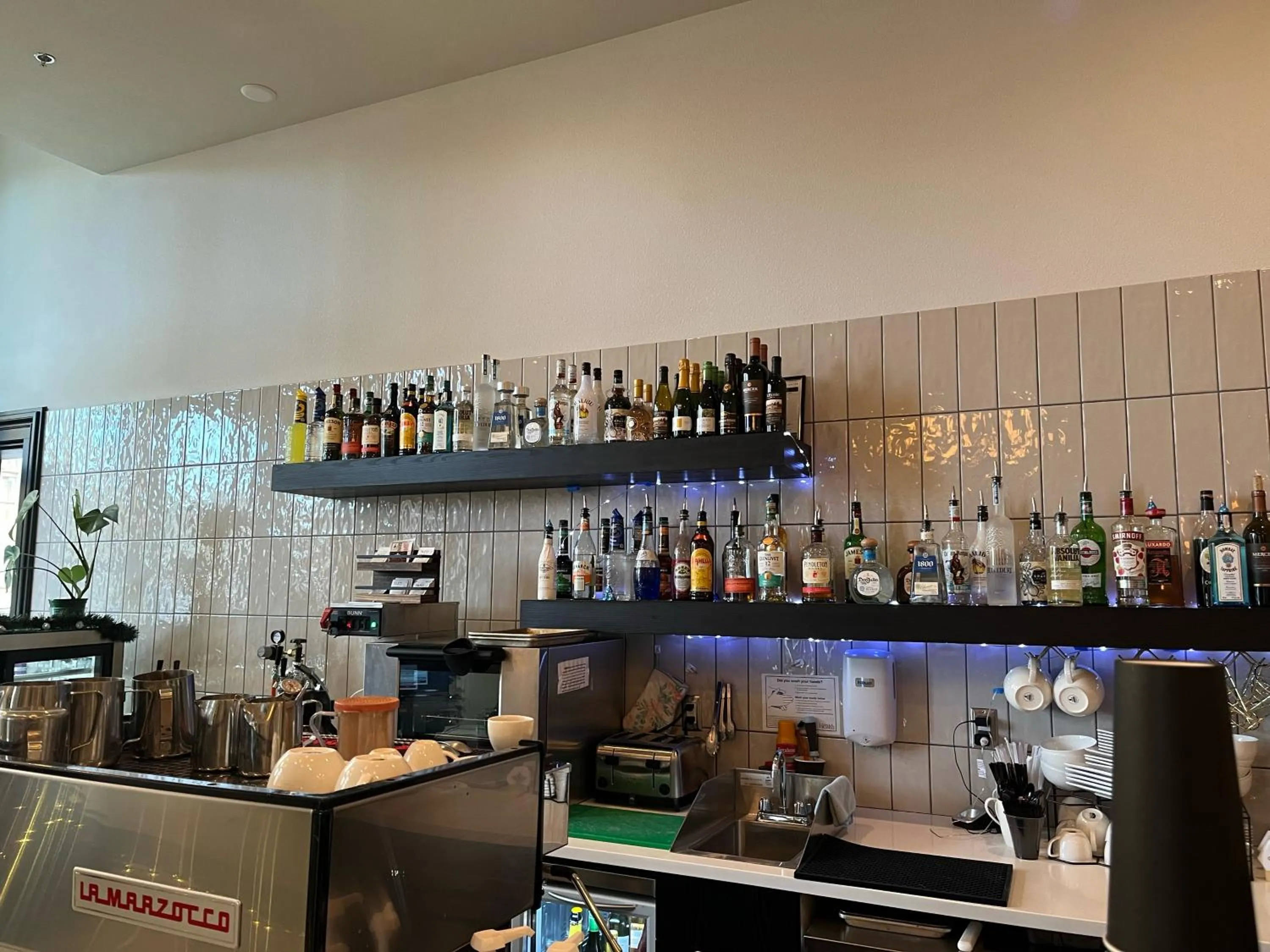 Lounge or bar in Harlow Hotel