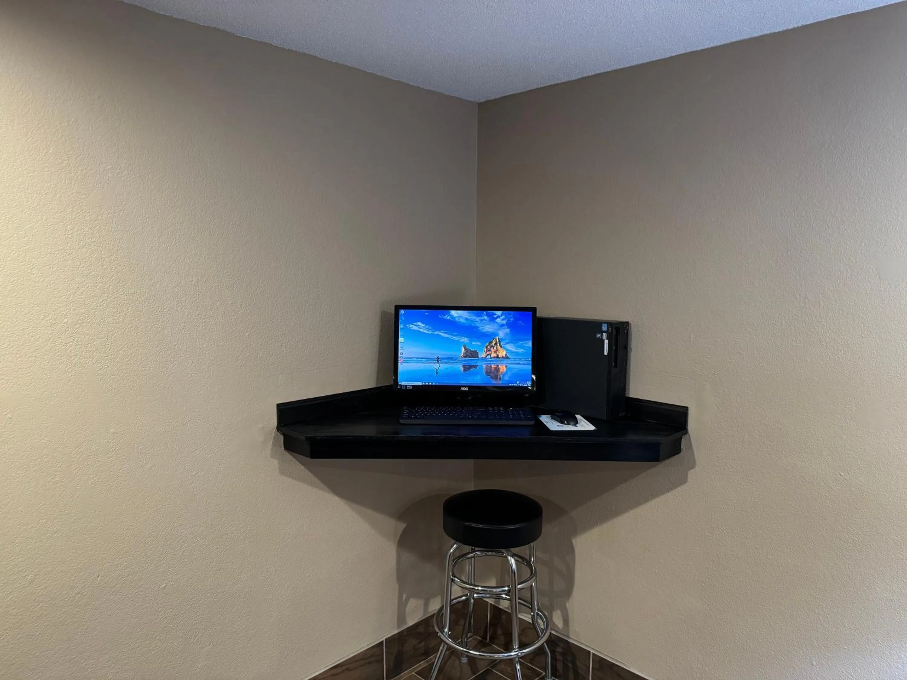 Fitness centre/facilities in Super 8 by Wyndham Winfield-Quail Ridge Area