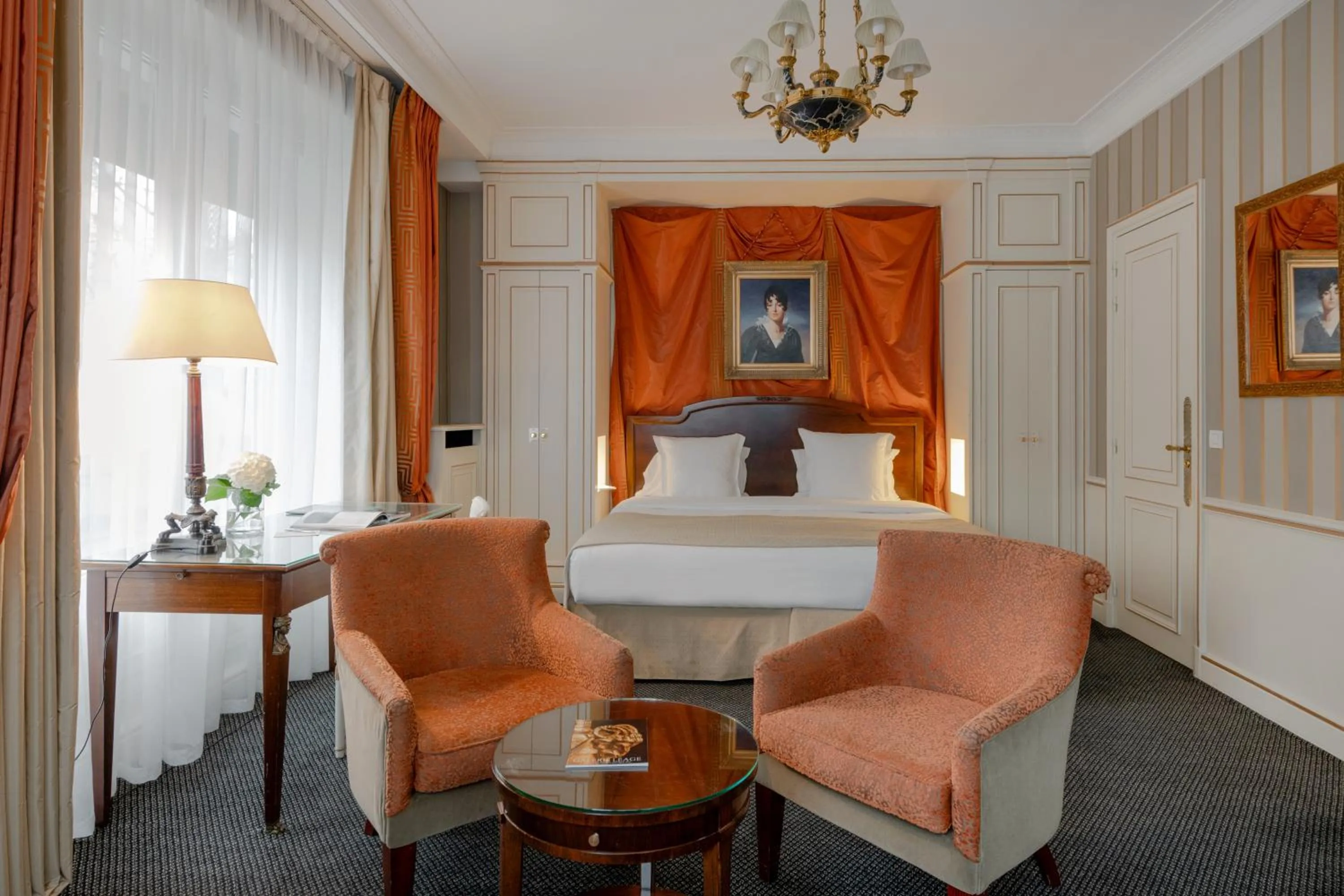 Bed in Hôtel Napoleon Paris