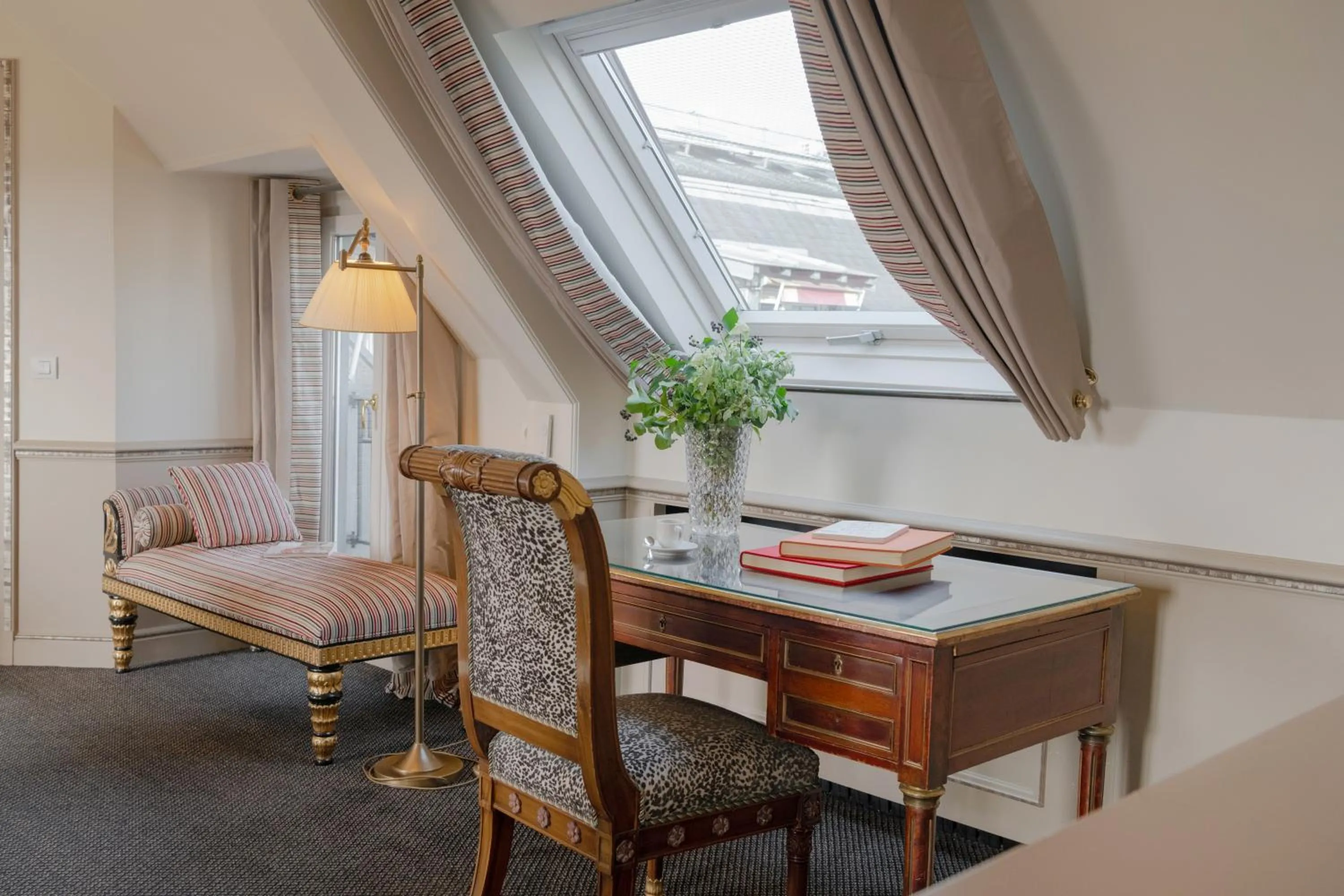 Seating area in Hôtel Napoleon Paris
