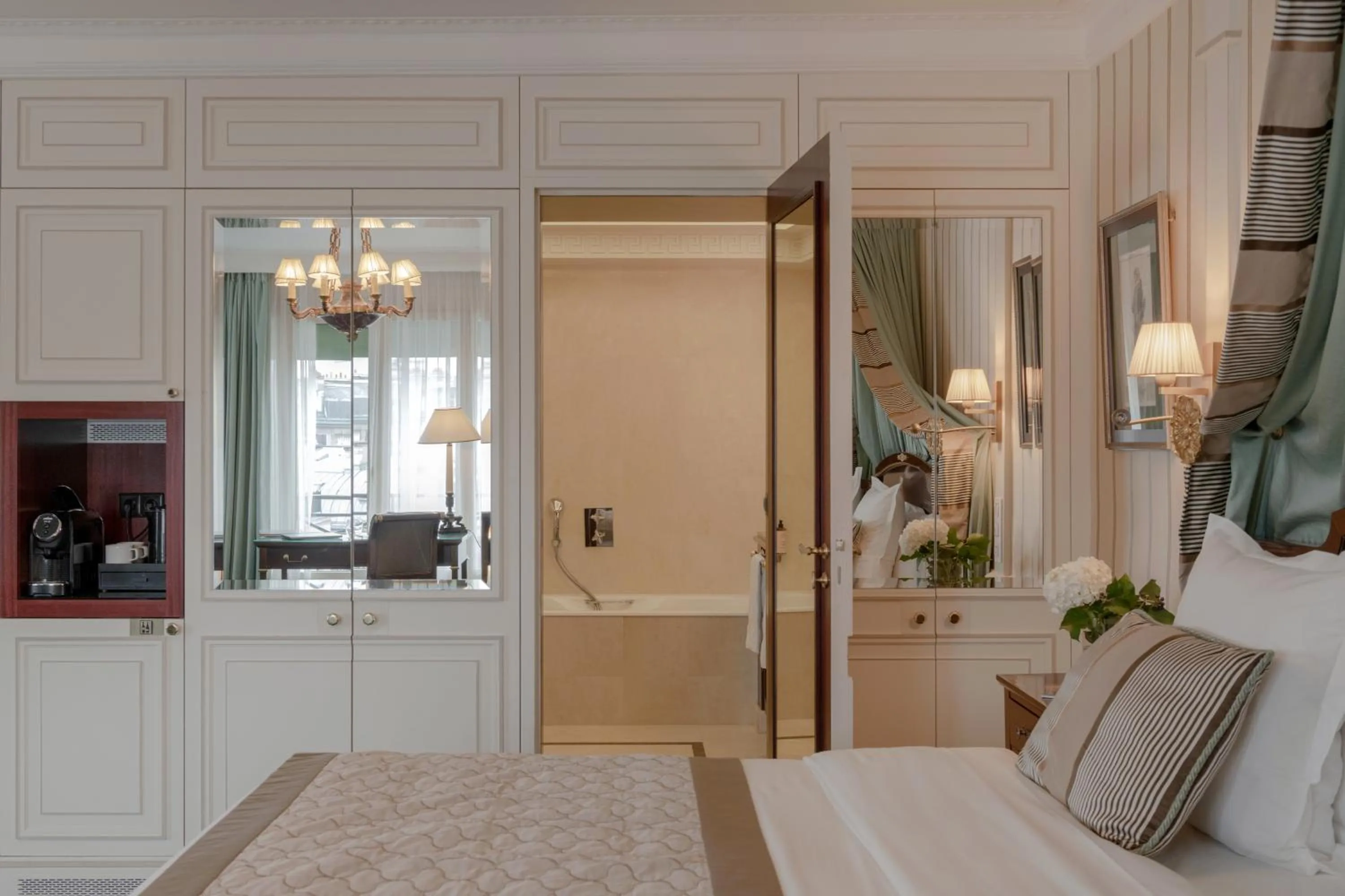 Bed in Hôtel Napoleon Paris