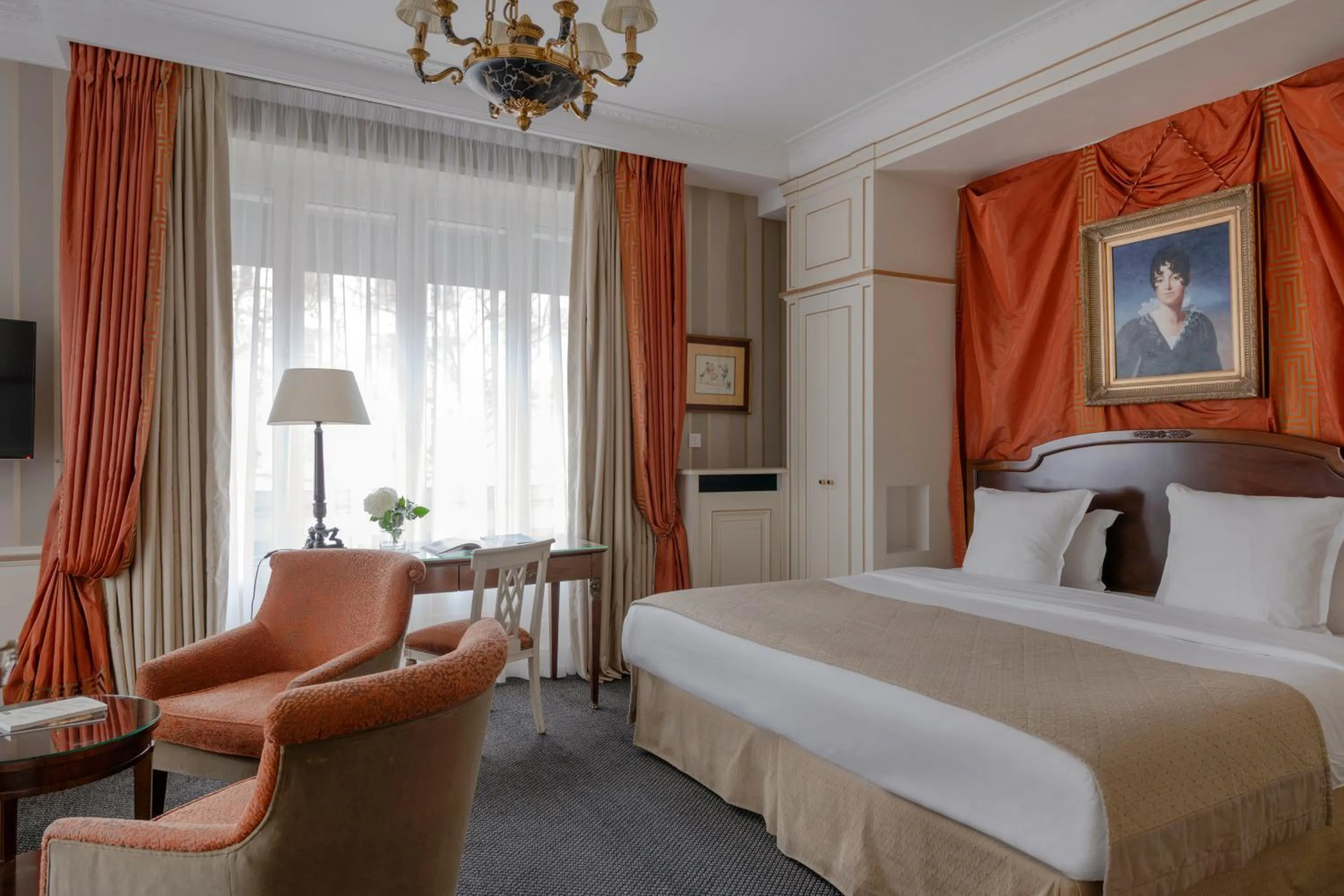 Bed in Hôtel Napoleon Paris