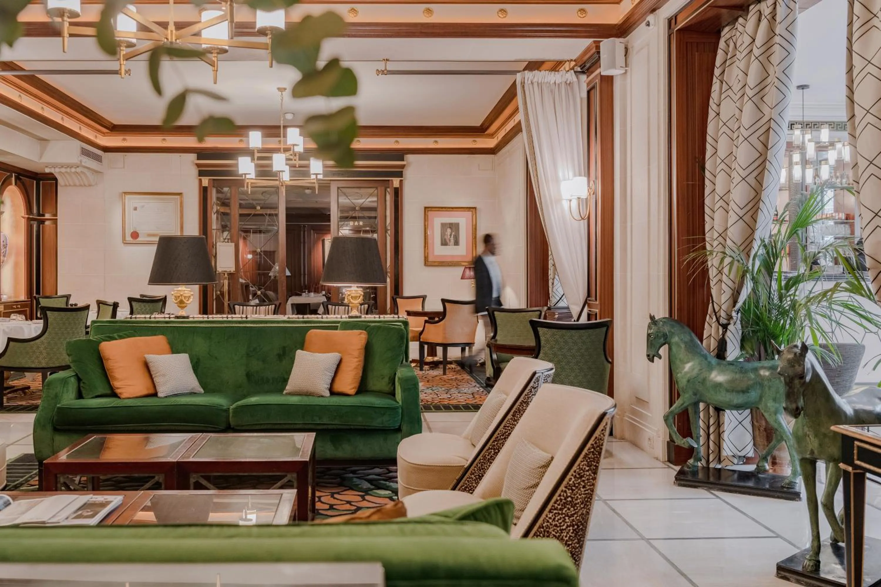 Communal lounge/ TV room in Hôtel Napoleon Paris