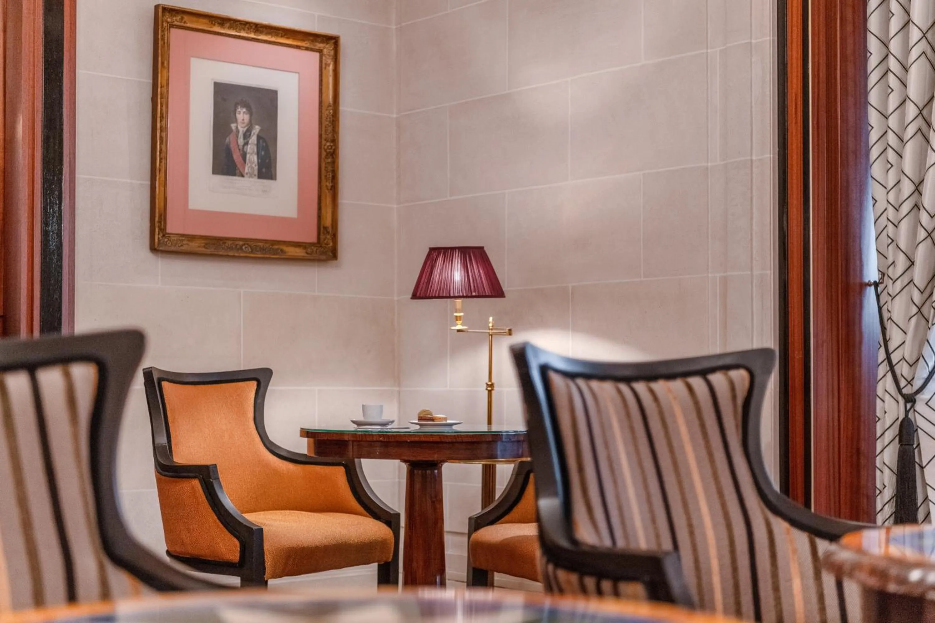 Restaurant/places to eat in Hôtel Napoleon Paris