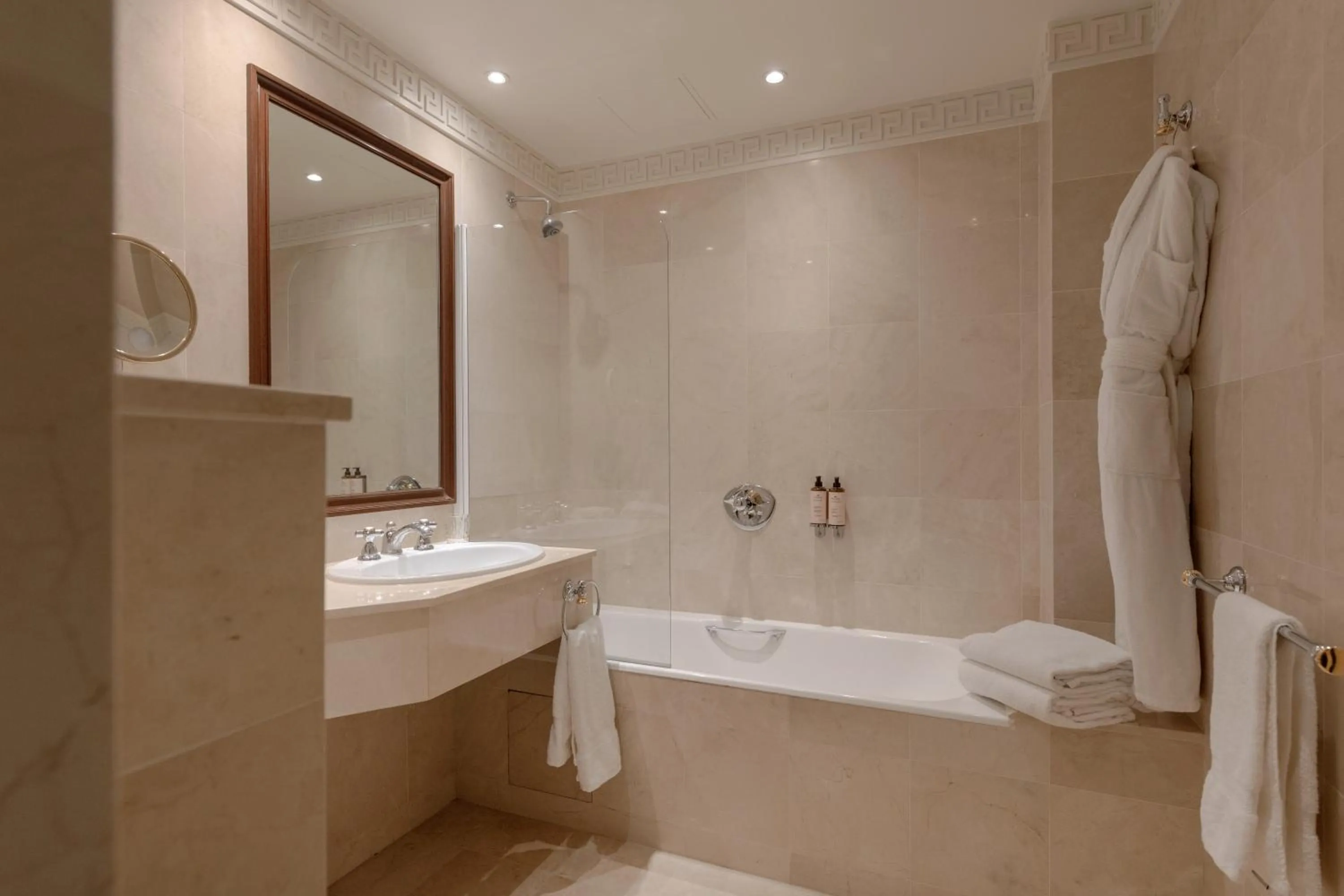 Bathroom in Hôtel Napoleon Paris