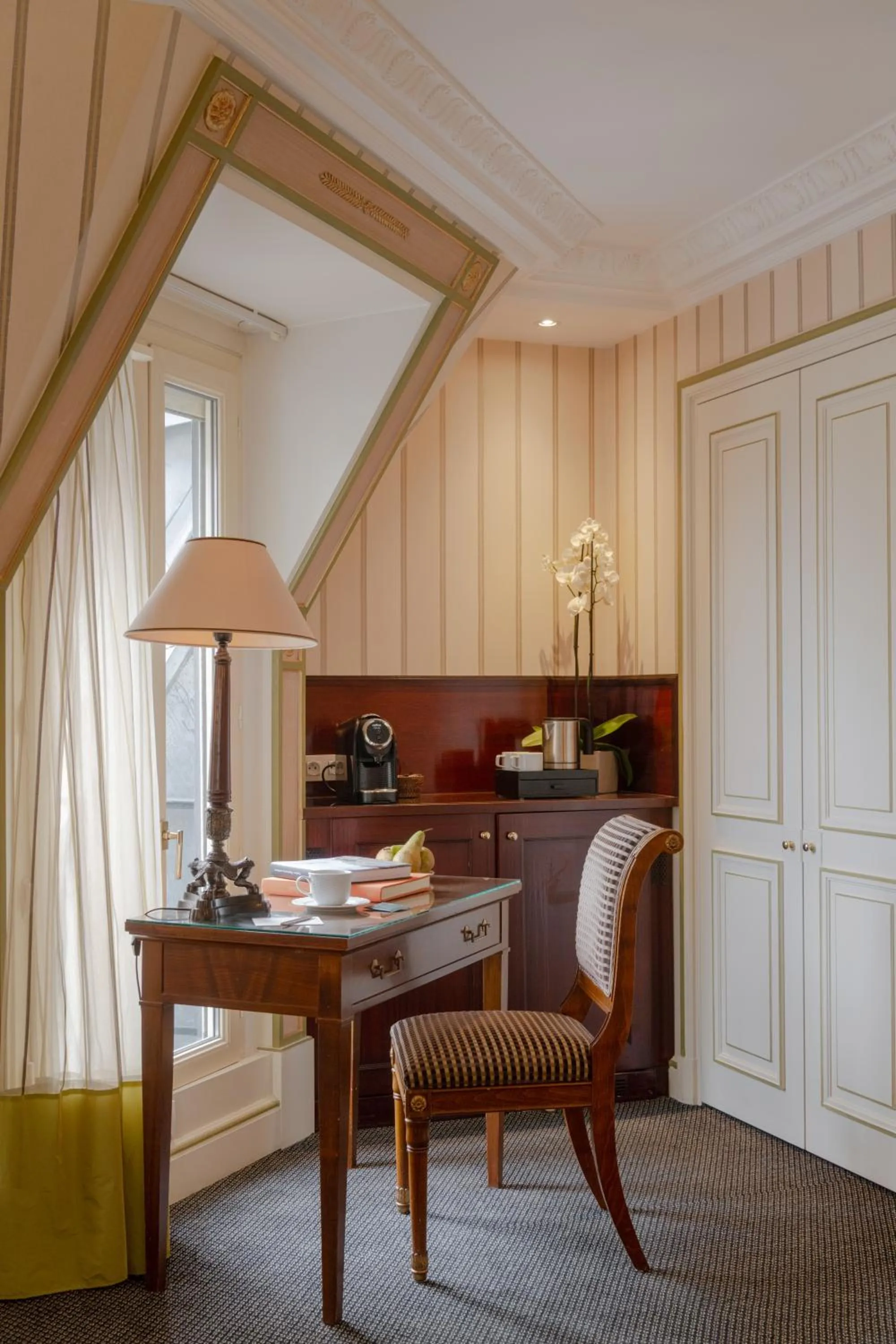 Coffee/tea facilities in Hôtel Napoleon Paris