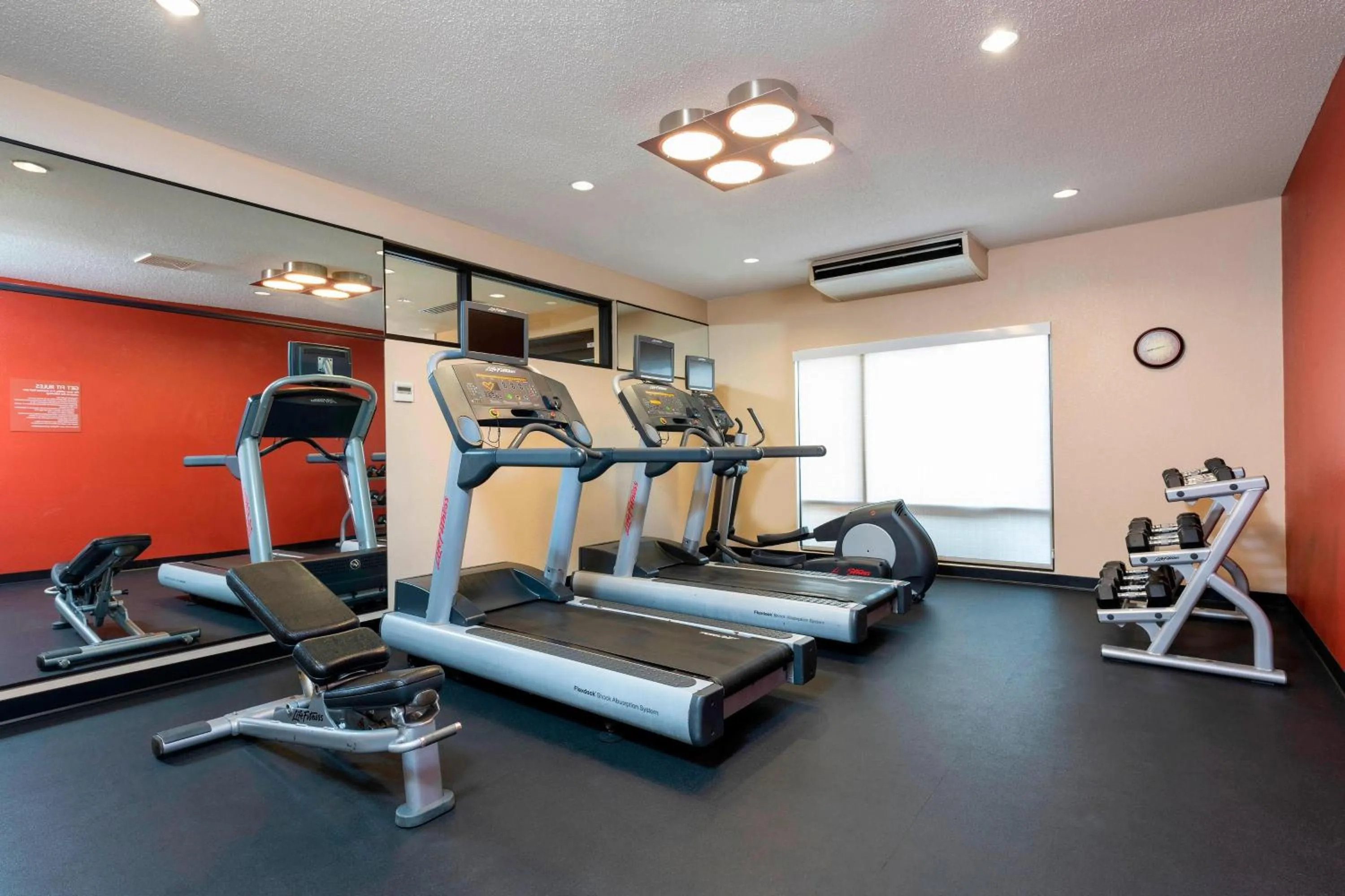 Fitness centre/facilities in TownePlace Suites Fort Wayne North