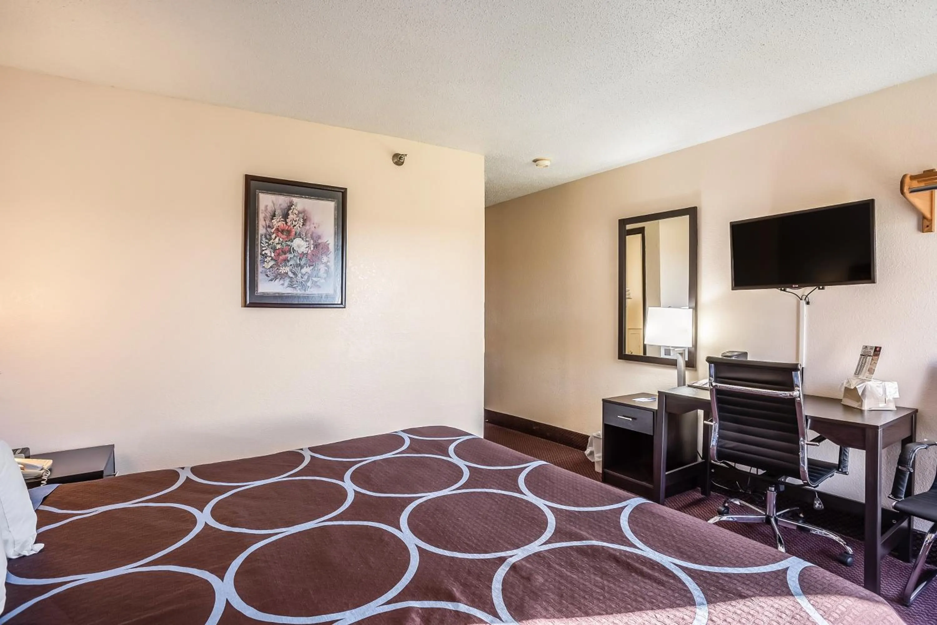 Bathroom, Bed in Americas Best Value Inn-Galesburg