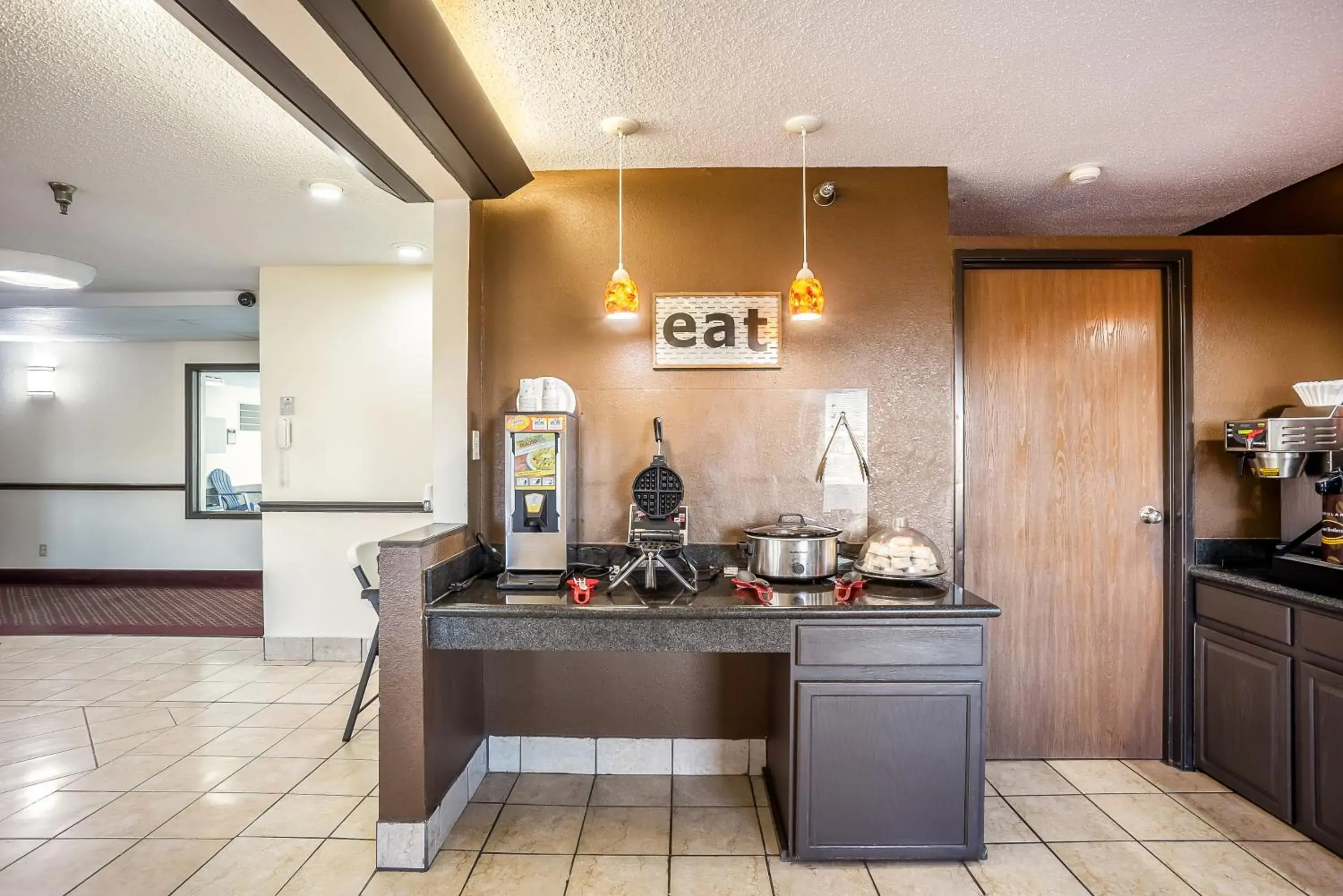 Continental breakfast, Kitchen/Kitchenette in Americas Best Value Inn-Galesburg Continental breakfast, Kitchen/Kitchenette in Americas Best Value Inn-Galesburg