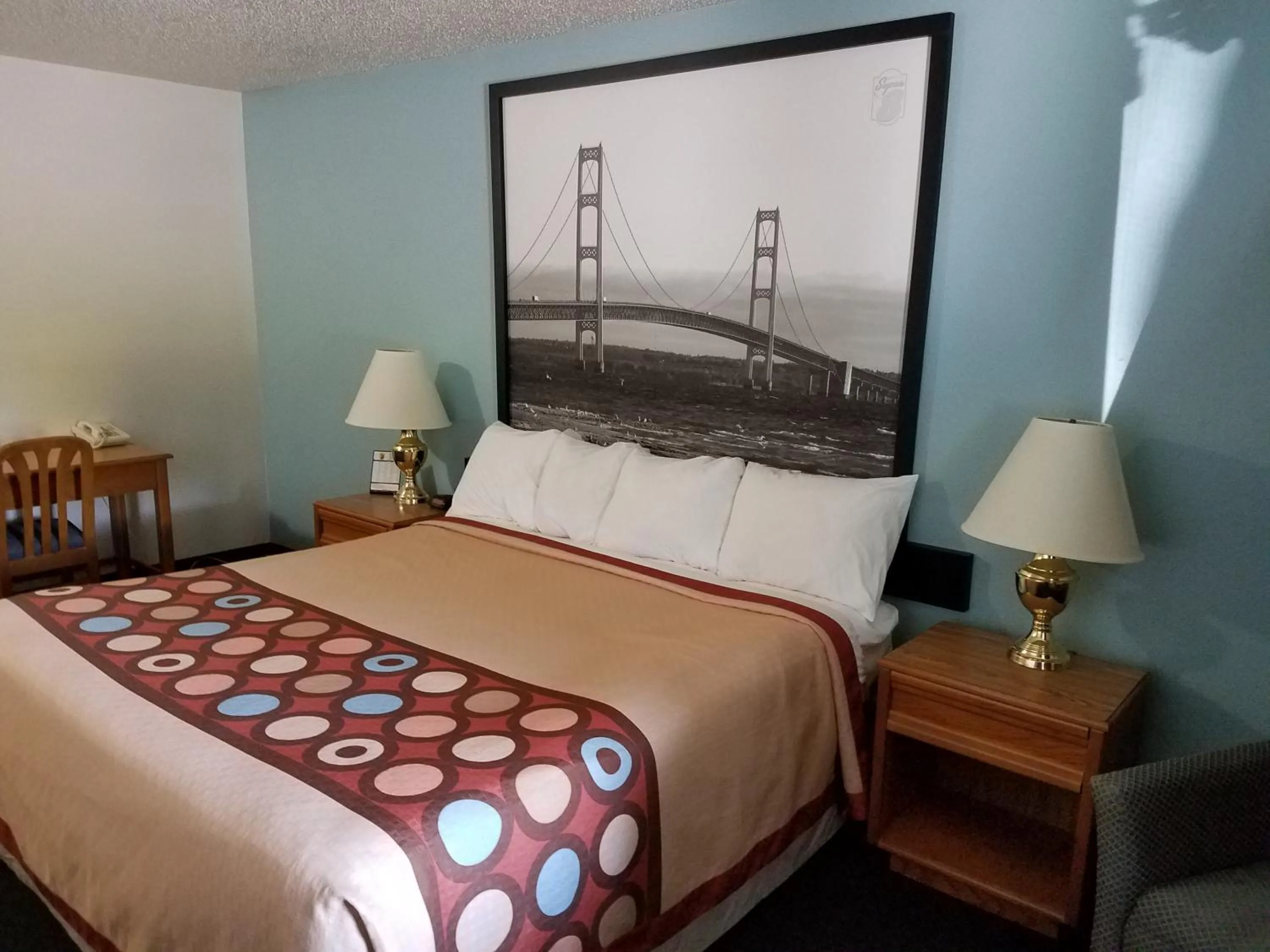 Bedroom, Bed in Super 8 by Wyndham Houghton Lake