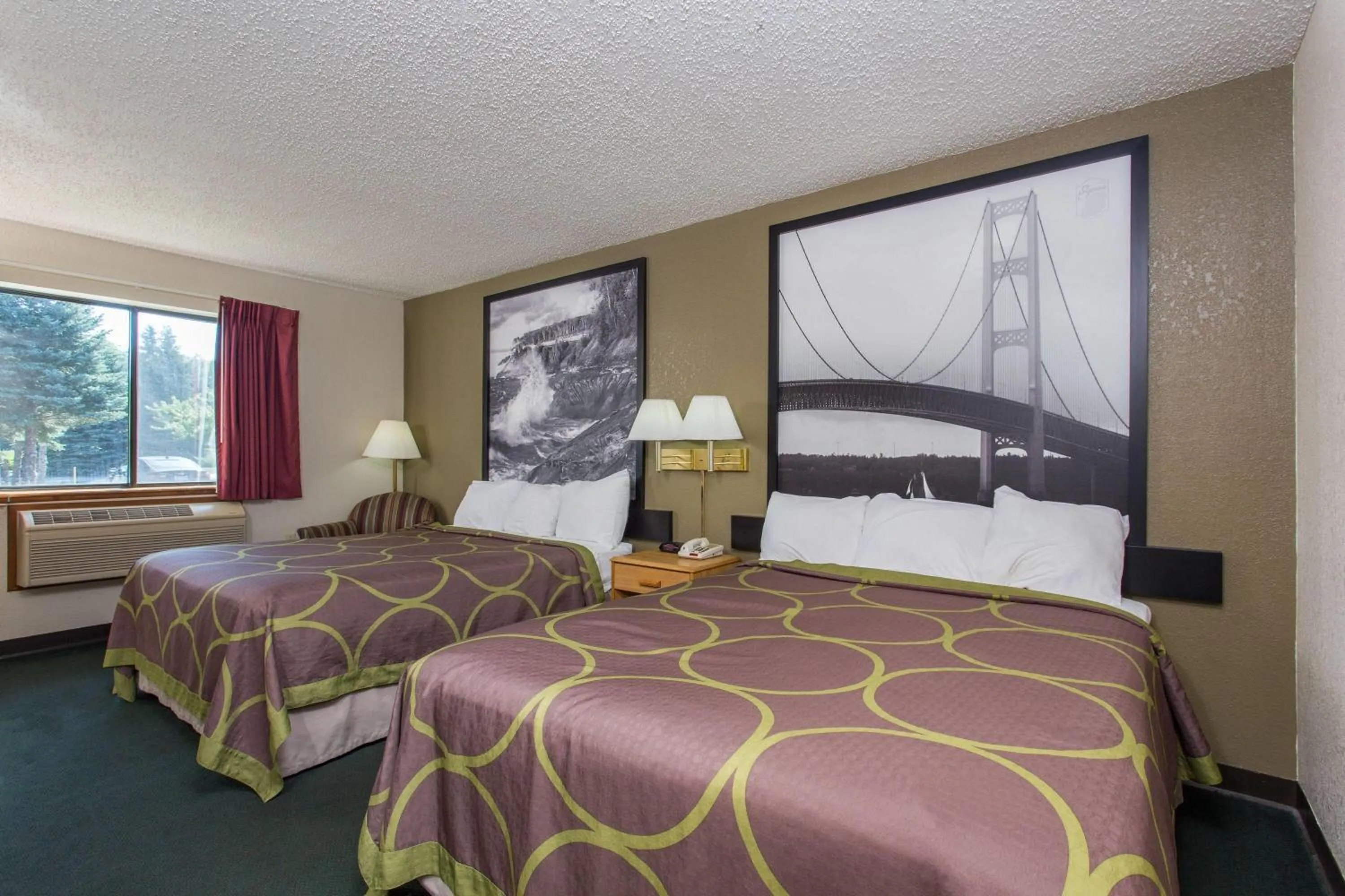 Photo of the whole room, Bed in Super 8 by Wyndham Houghton Lake