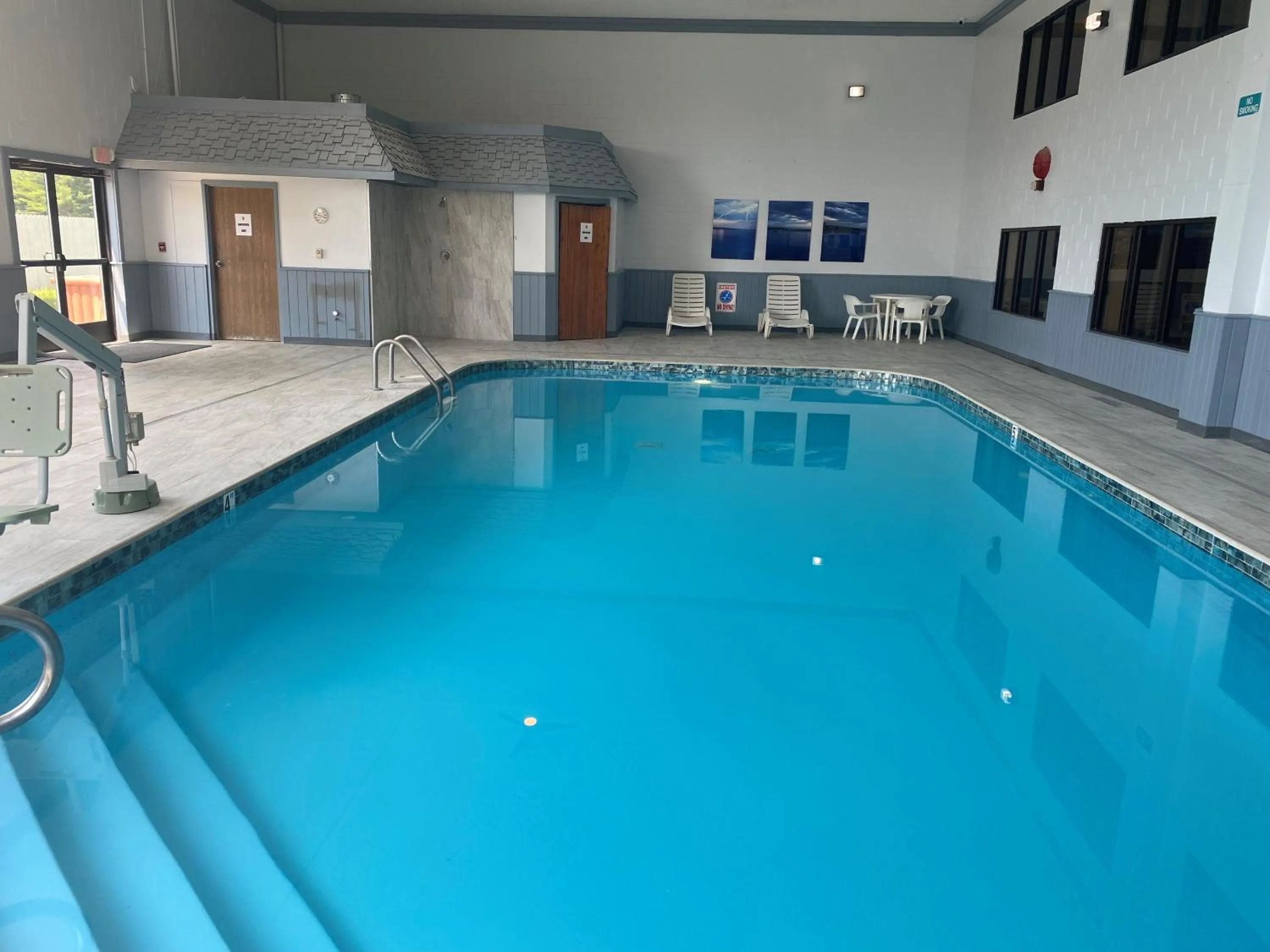 Swimming pool in Super 8 by Wyndham Houghton Lake