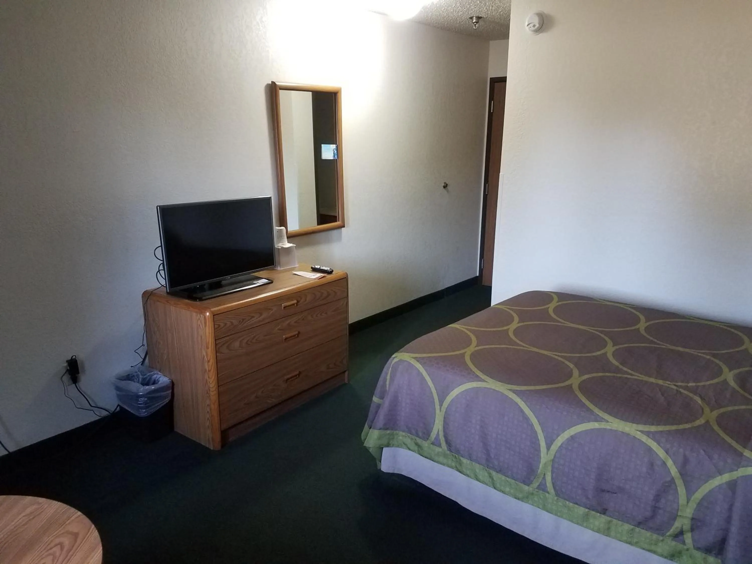 Bed in Super 8 by Wyndham Houghton Lake