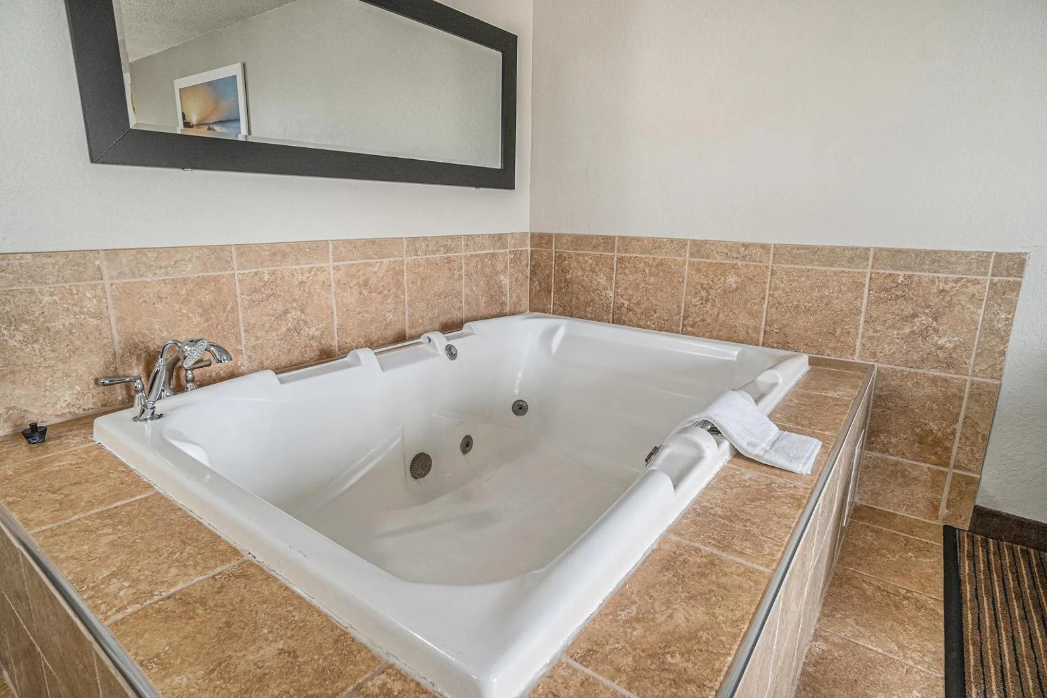 Hot Tub in Days Inn & Suites by Wyndham Traverse City