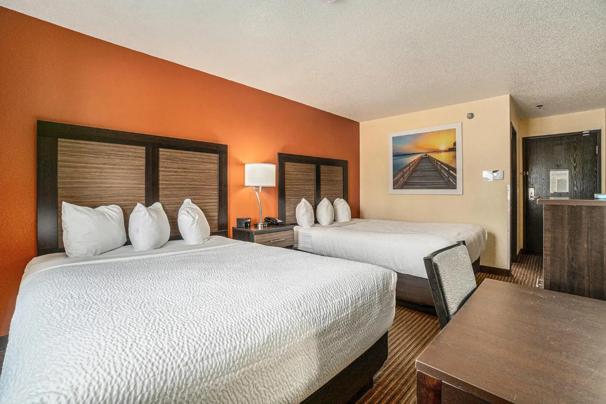 Bed in Days Inn & Suites by Wyndham Traverse City Bed in Days Inn & Suites by Wyndham Traverse City